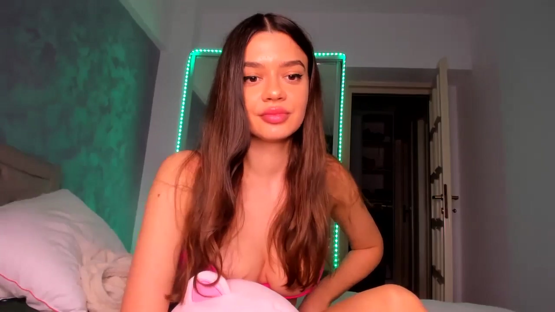 Gallery image thumbnail from Miss_Medyson's myfreecams stream on, 10/28/2024, 14:11 image 5 of 20
