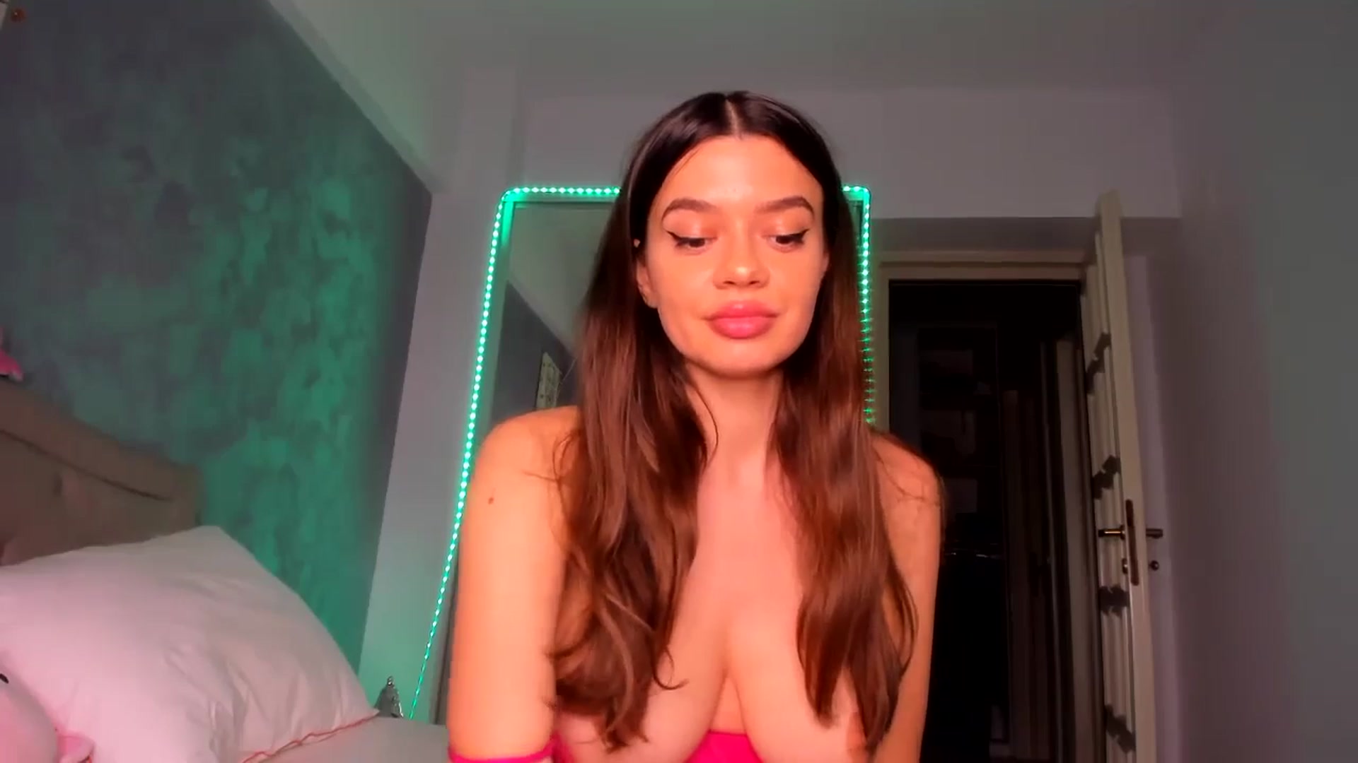 Gallery image thumbnail from Miss_Medyson's myfreecams stream on, 10/28/2024, 14:11 image 3 of 20