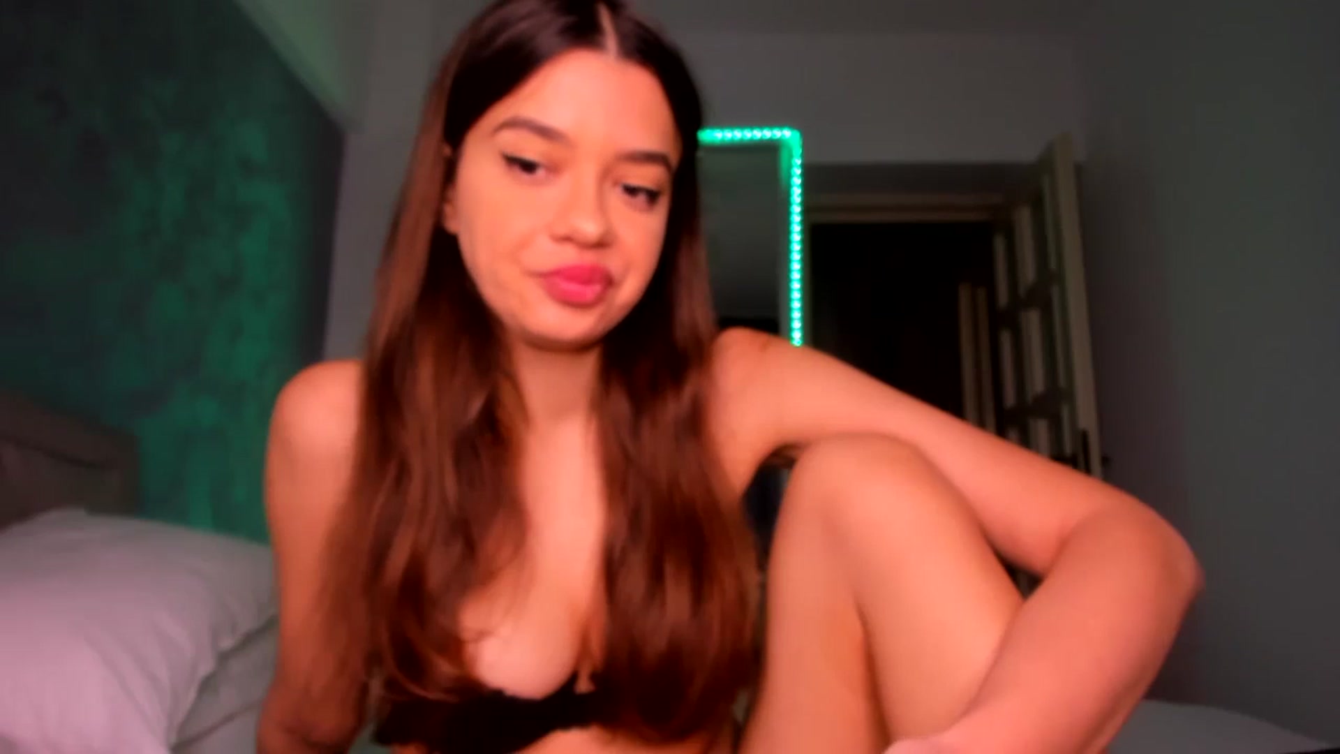 Gallery image thumbnail from Miss_Medyson's myfreecams stream on, 10/29/2024, 10:13 image 10 of 20