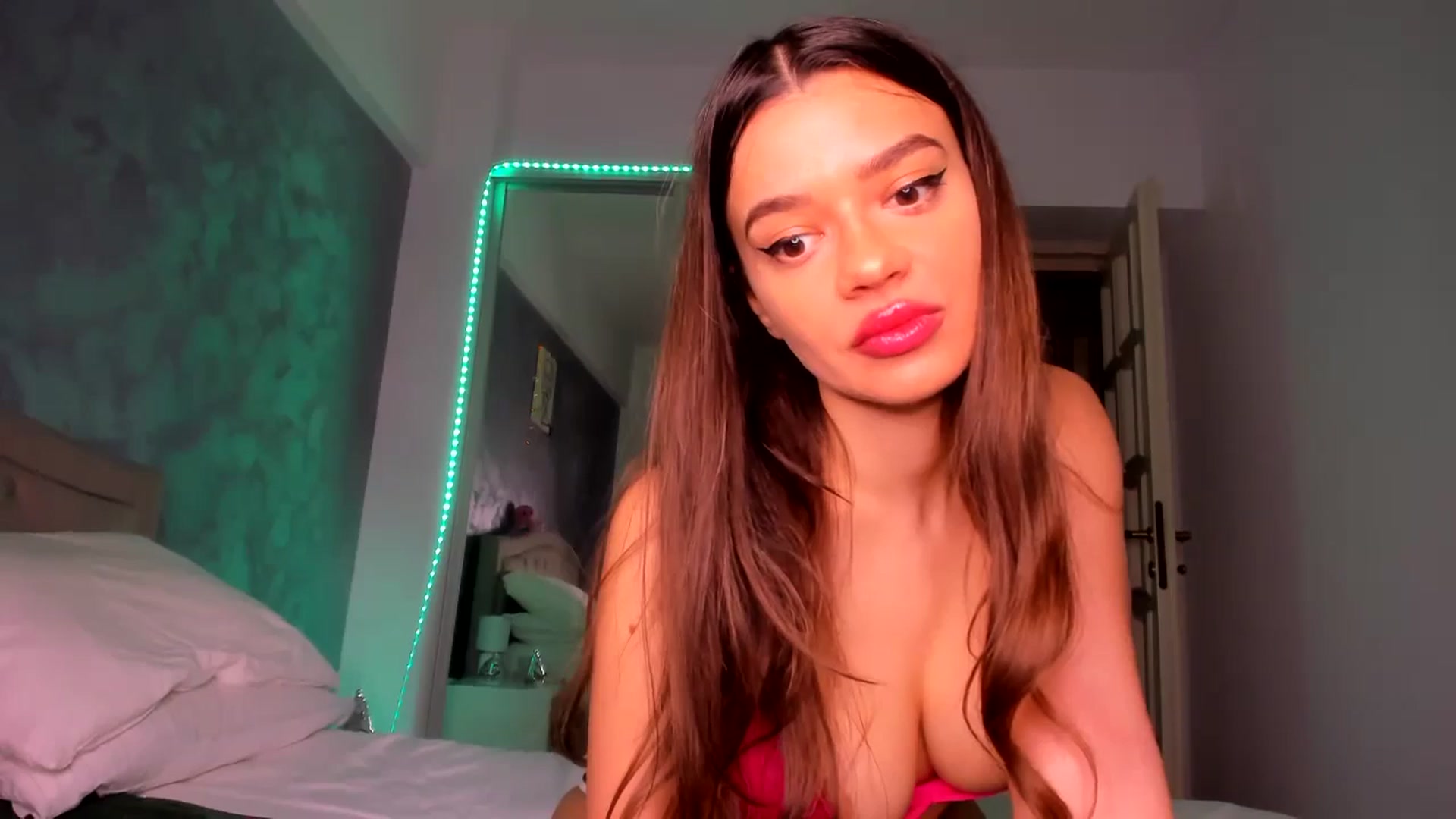 Gallery image thumbnail from Miss_Medyson's myfreecams stream on, 10/30/2024, 10:02 image 18 of 20