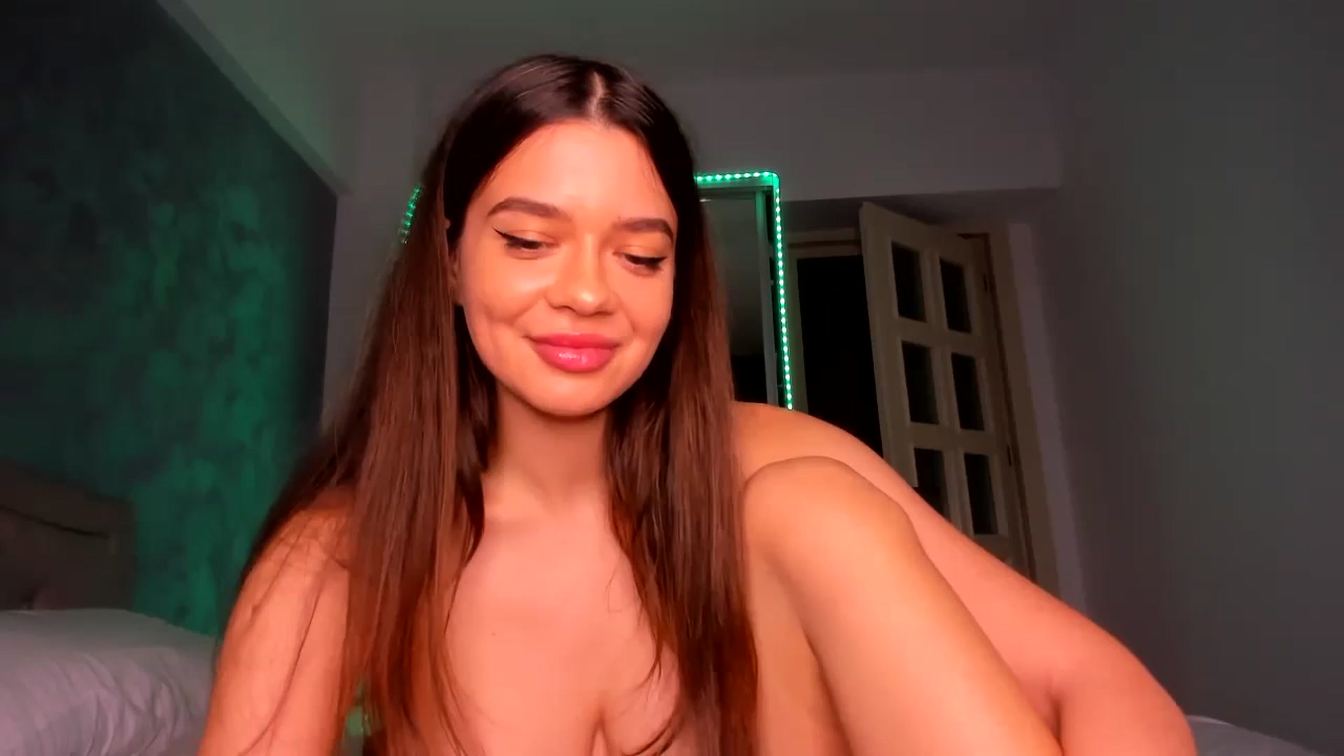 Gallery image thumbnail from Miss_Medyson's myfreecams stream on, 11/01/2024, 17:21 image 14 of 20