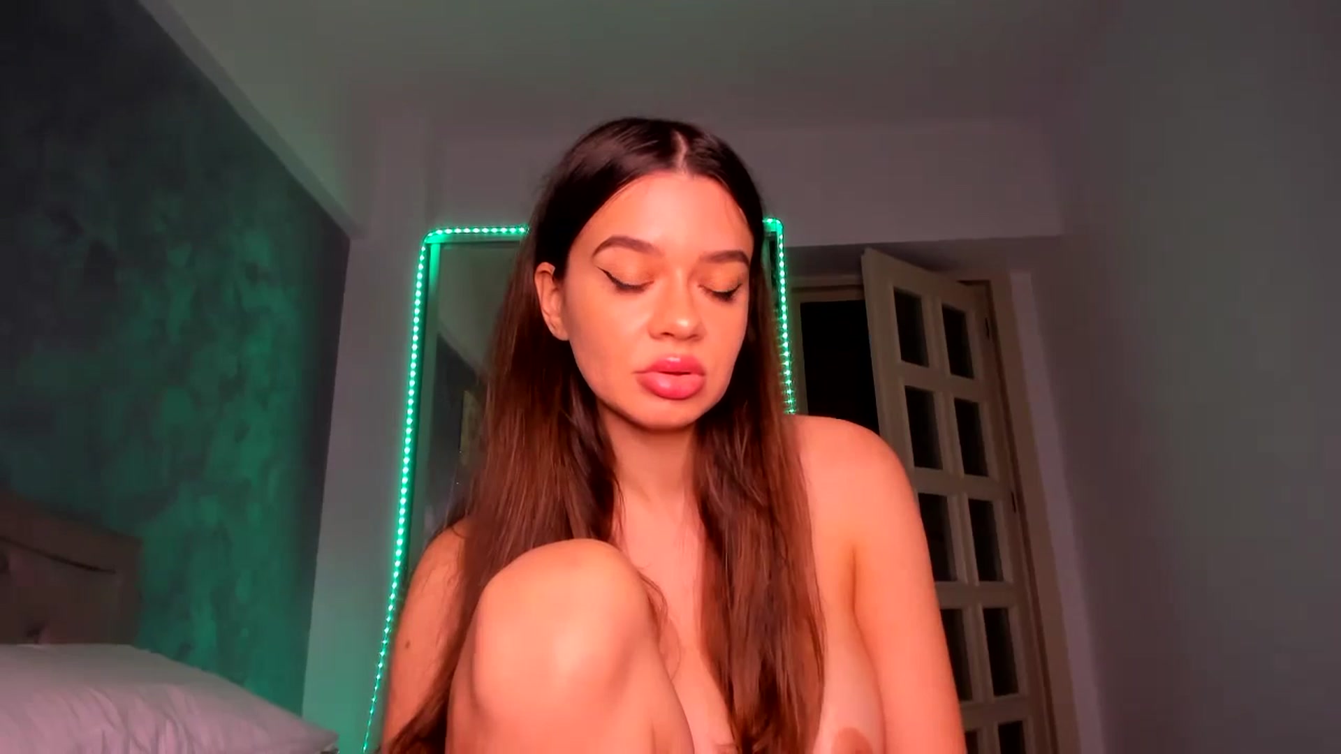 Gallery image thumbnail from Miss_Medyson's myfreecams stream on, 11/01/2024, 17:21 image 3 of 20