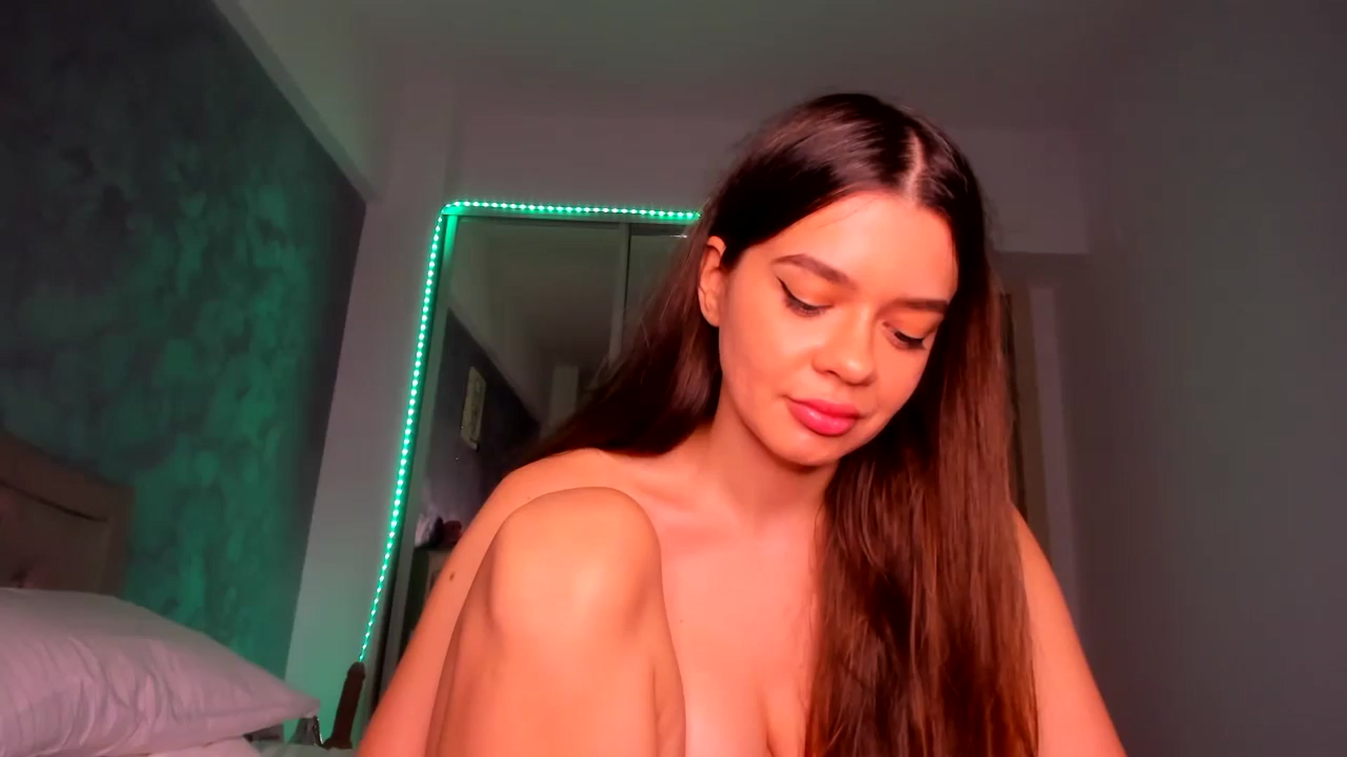 Gallery image thumbnail from Miss_Medyson's myfreecams stream on, 11/01/2024, 18:08 image 3 of 20
