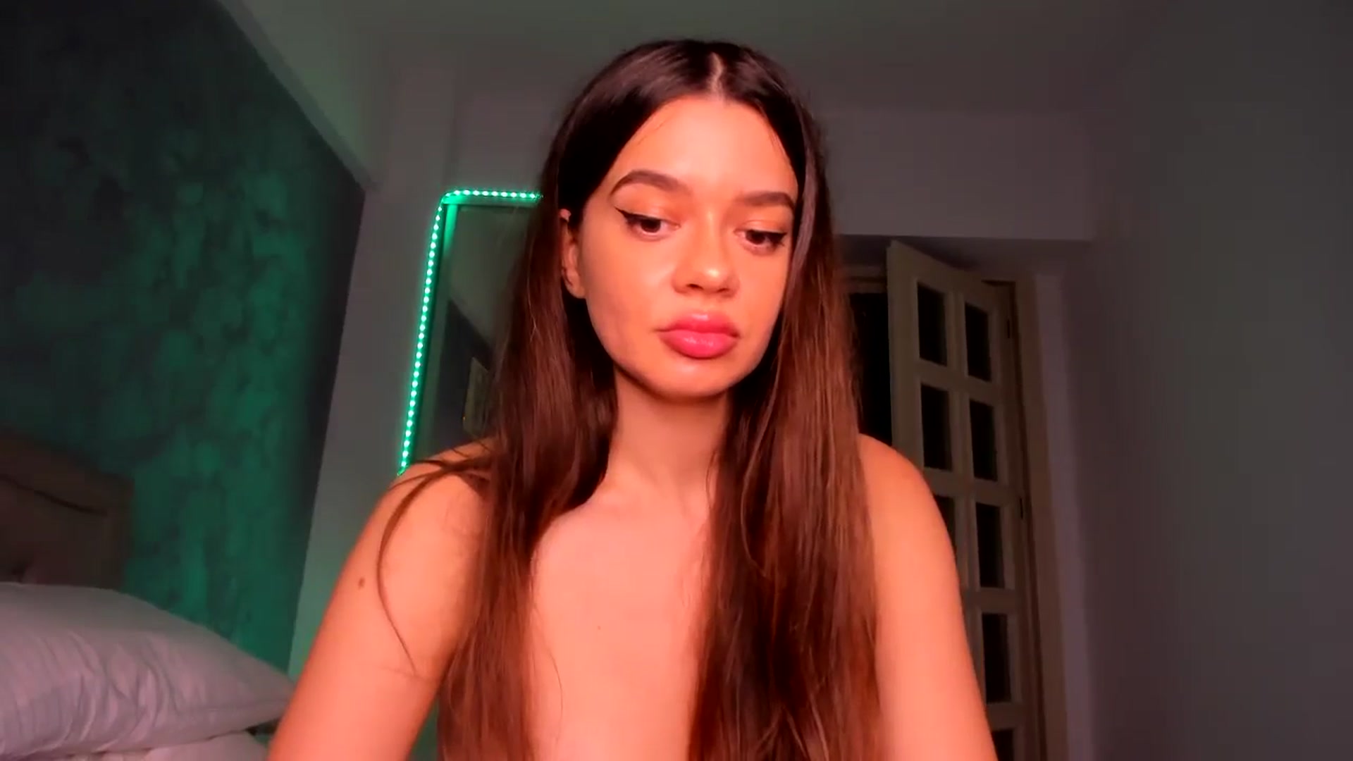 Gallery image thumbnail from Miss_Medyson's myfreecams stream on, 11/01/2024, 18:08 image 9 of 20