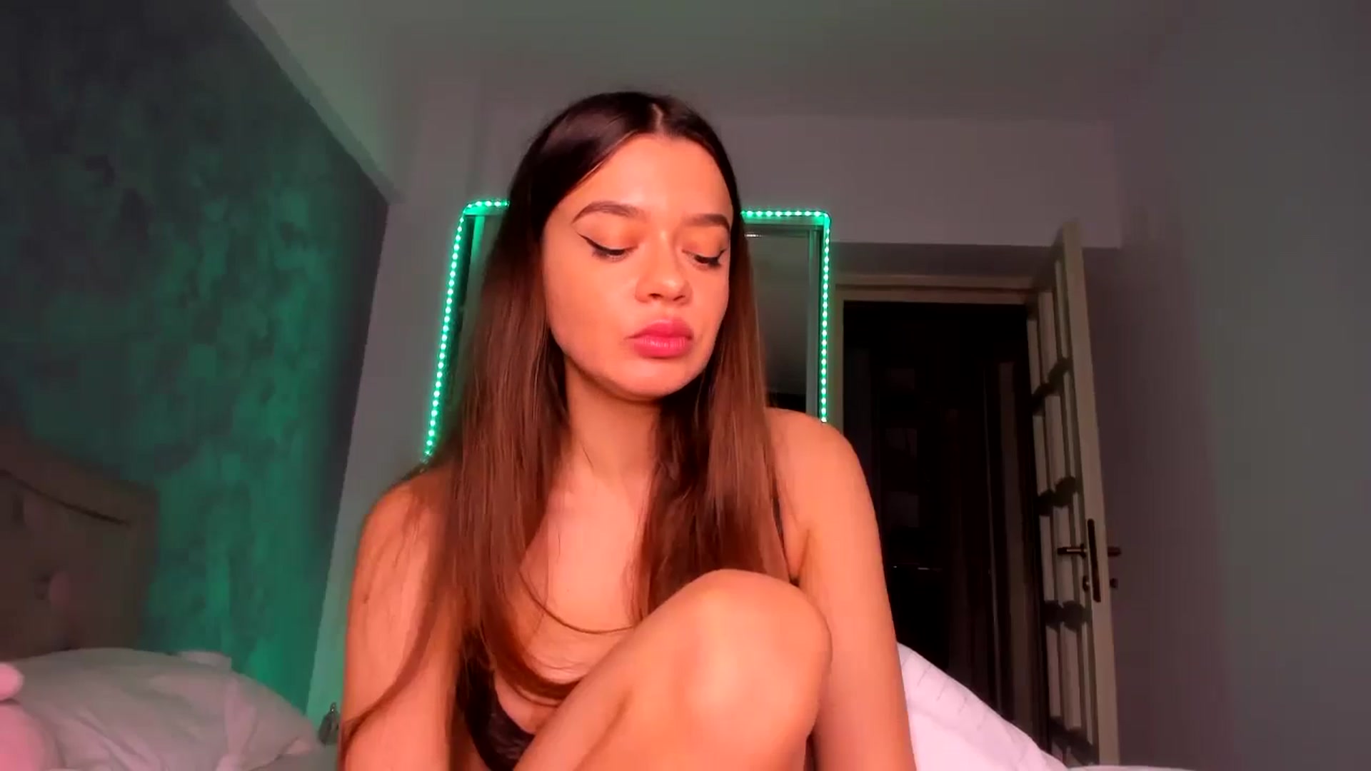 Gallery image thumbnail from Miss_Medyson's myfreecams stream on, 11/02/2024, 13:04 image 15 of 20