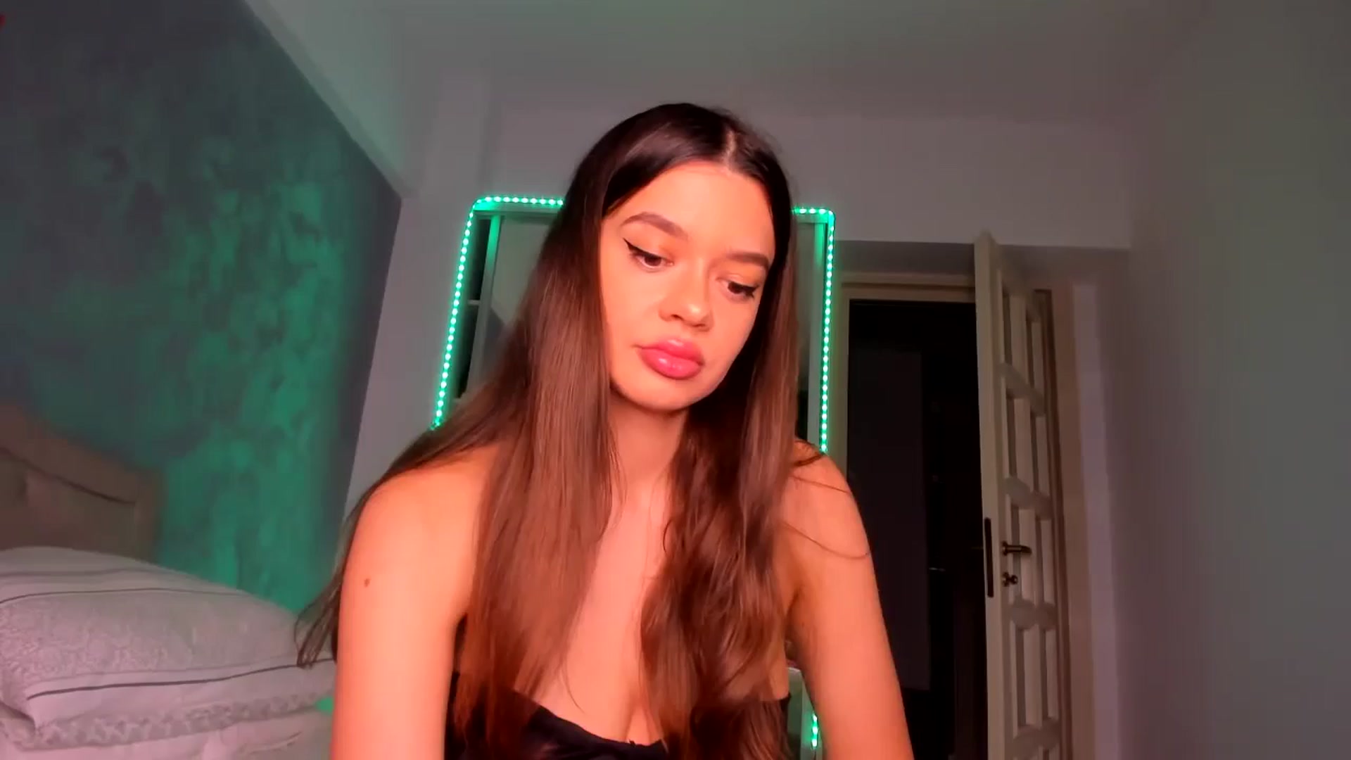 Gallery image thumbnail from Miss_Medyson's myfreecams stream on, 11/03/2024, 20:34 image 1 of 20