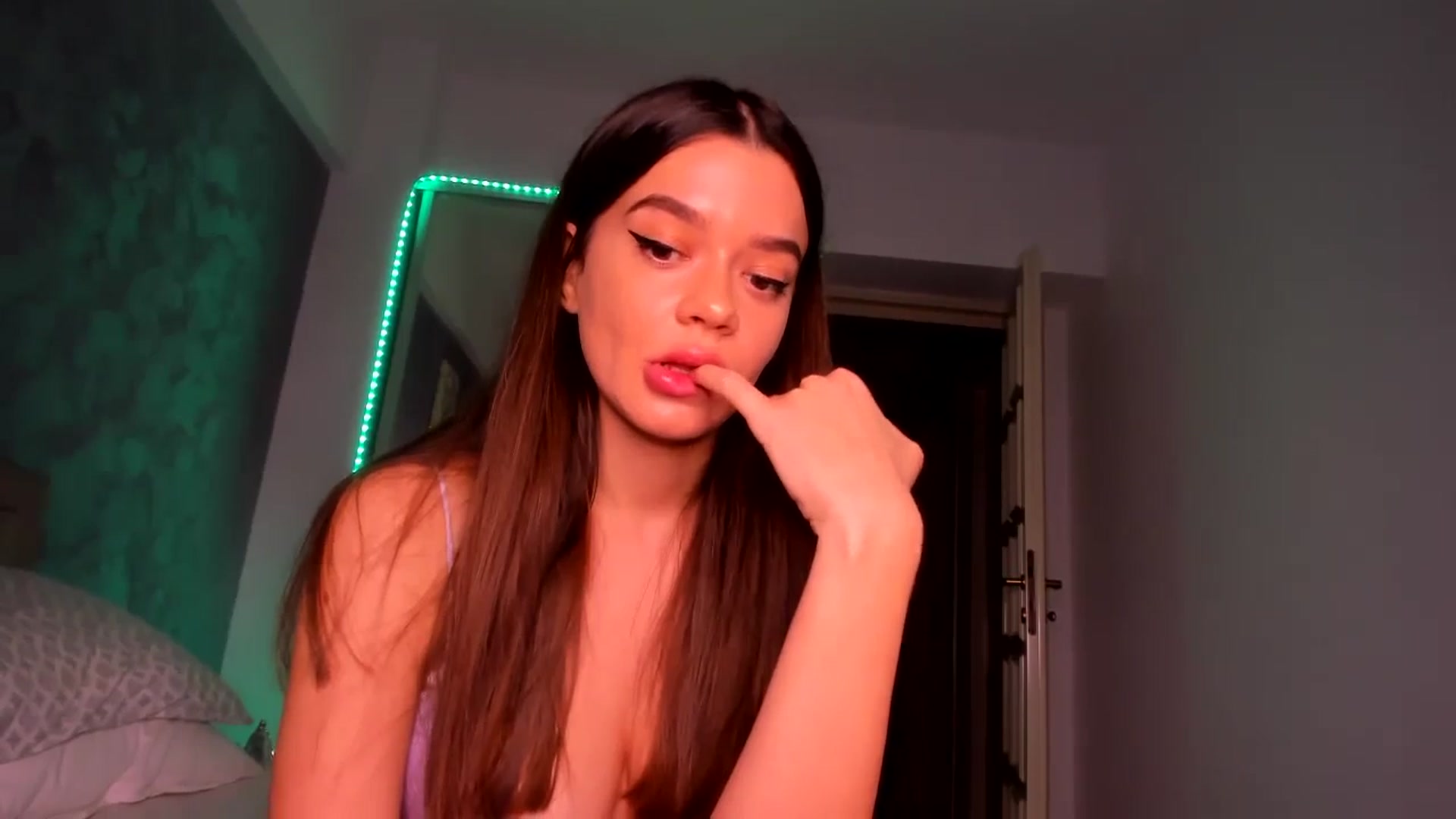 Gallery image thumbnail from Miss_Medyson's myfreecams stream on, 11/05/2024, 18:54 image 6 of 20