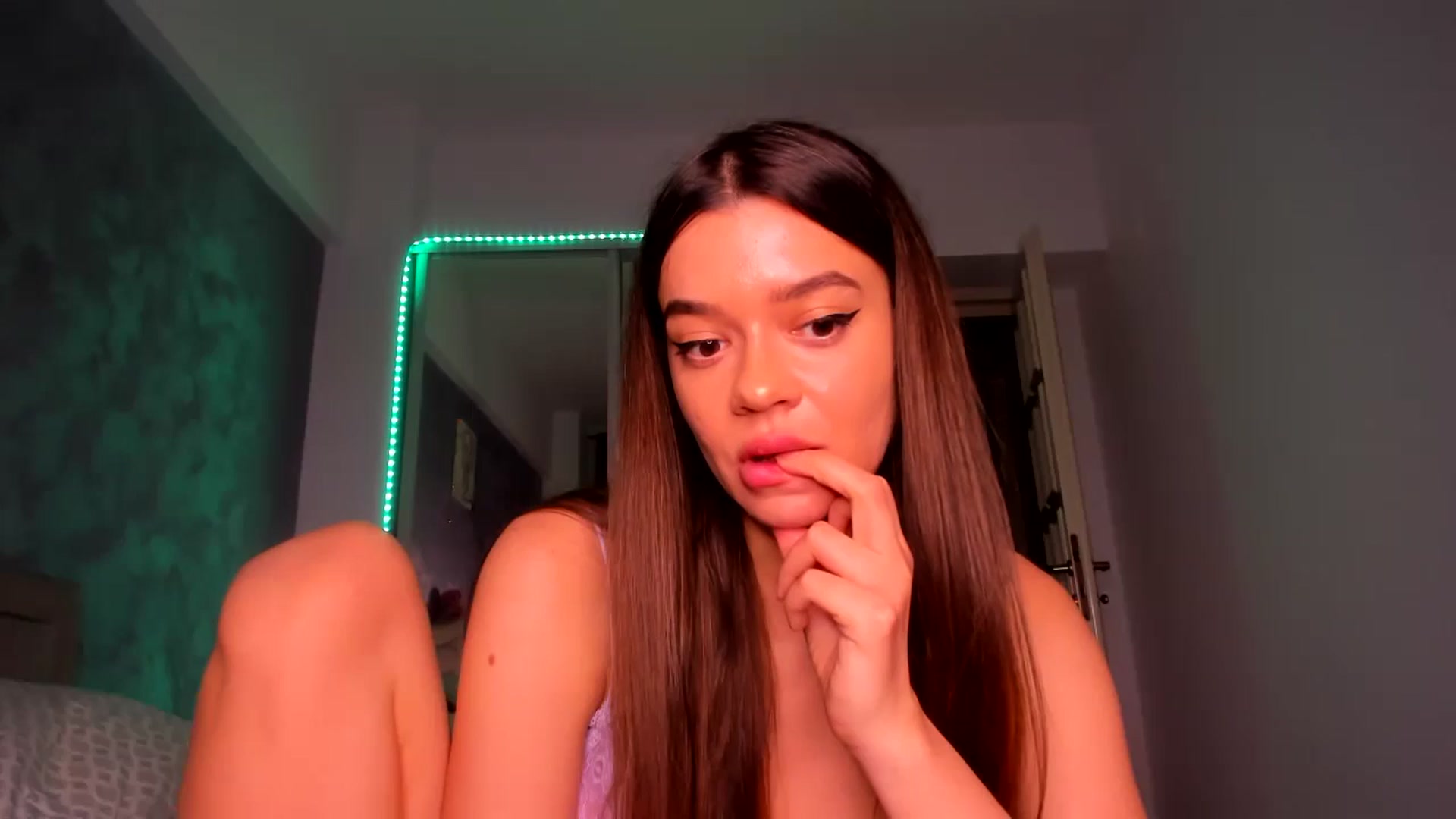 Gallery image thumbnail from Miss_Medyson's myfreecams stream on, 11/05/2024, 21:01 image 16 of 20