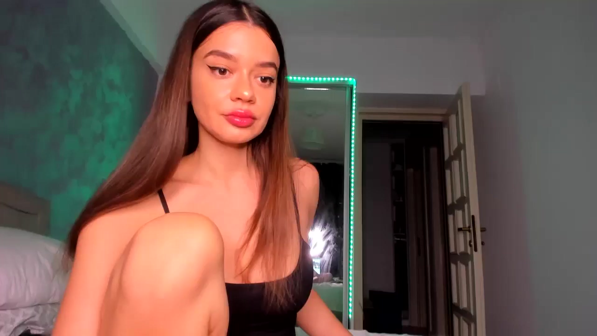 Gallery image thumbnail from Miss_Medyson's myfreecams stream on, 11/06/2024, 17:04 image 1 of 20