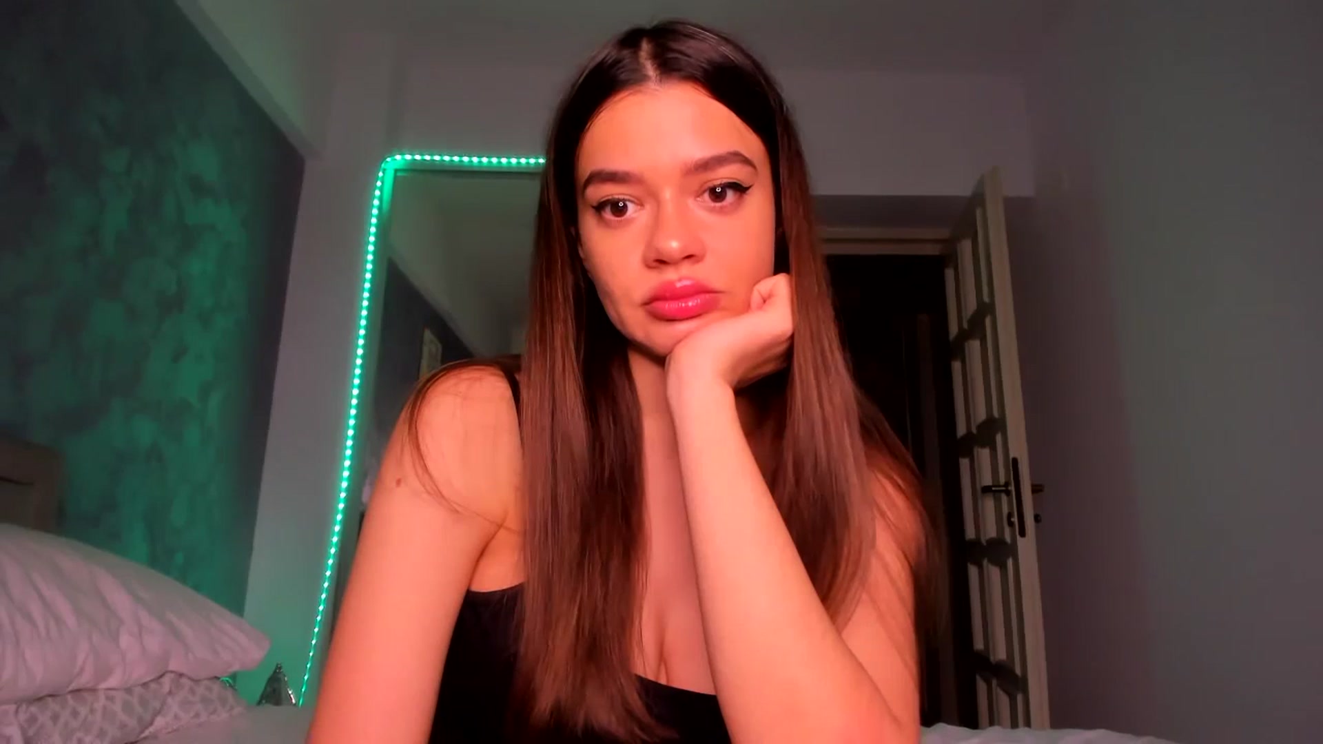 Gallery image thumbnail from Miss_Medyson's myfreecams stream on, 11/06/2024, 19:08 image 15 of 20