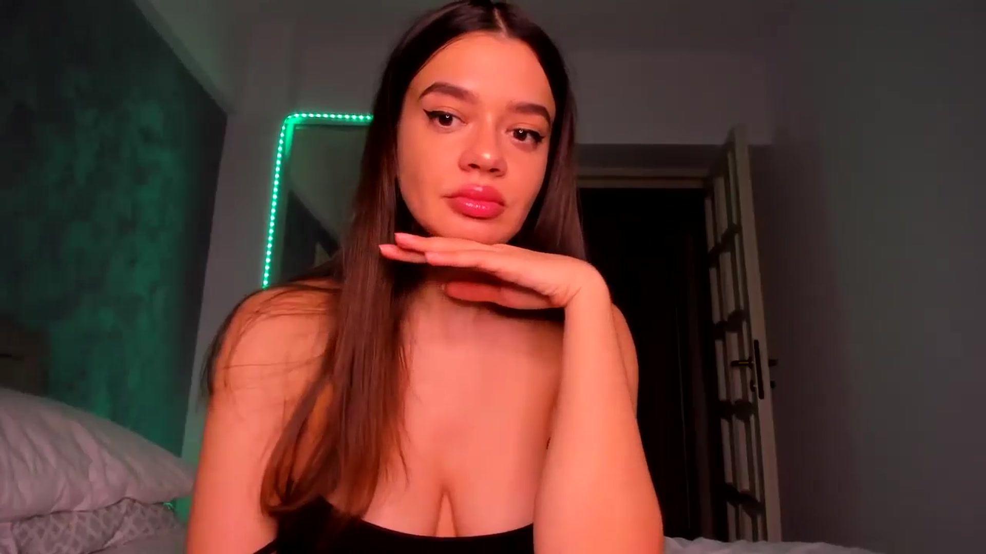 Gallery image thumbnail from Miss_Medyson's myfreecams stream on, 11/06/2024, 19:08 image 16 of 20