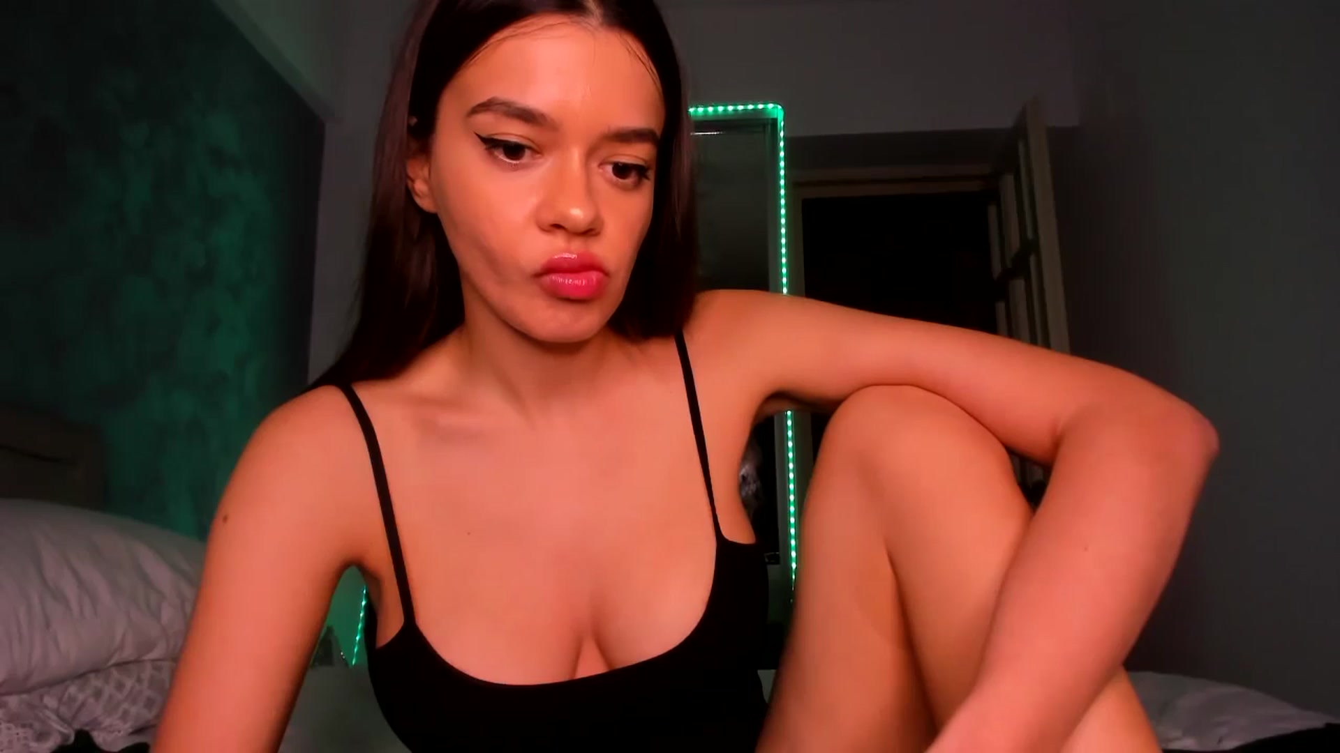 Gallery image thumbnail from Miss_Medyson's myfreecams stream on, 11/06/2024, 19:08 image 4 of 20