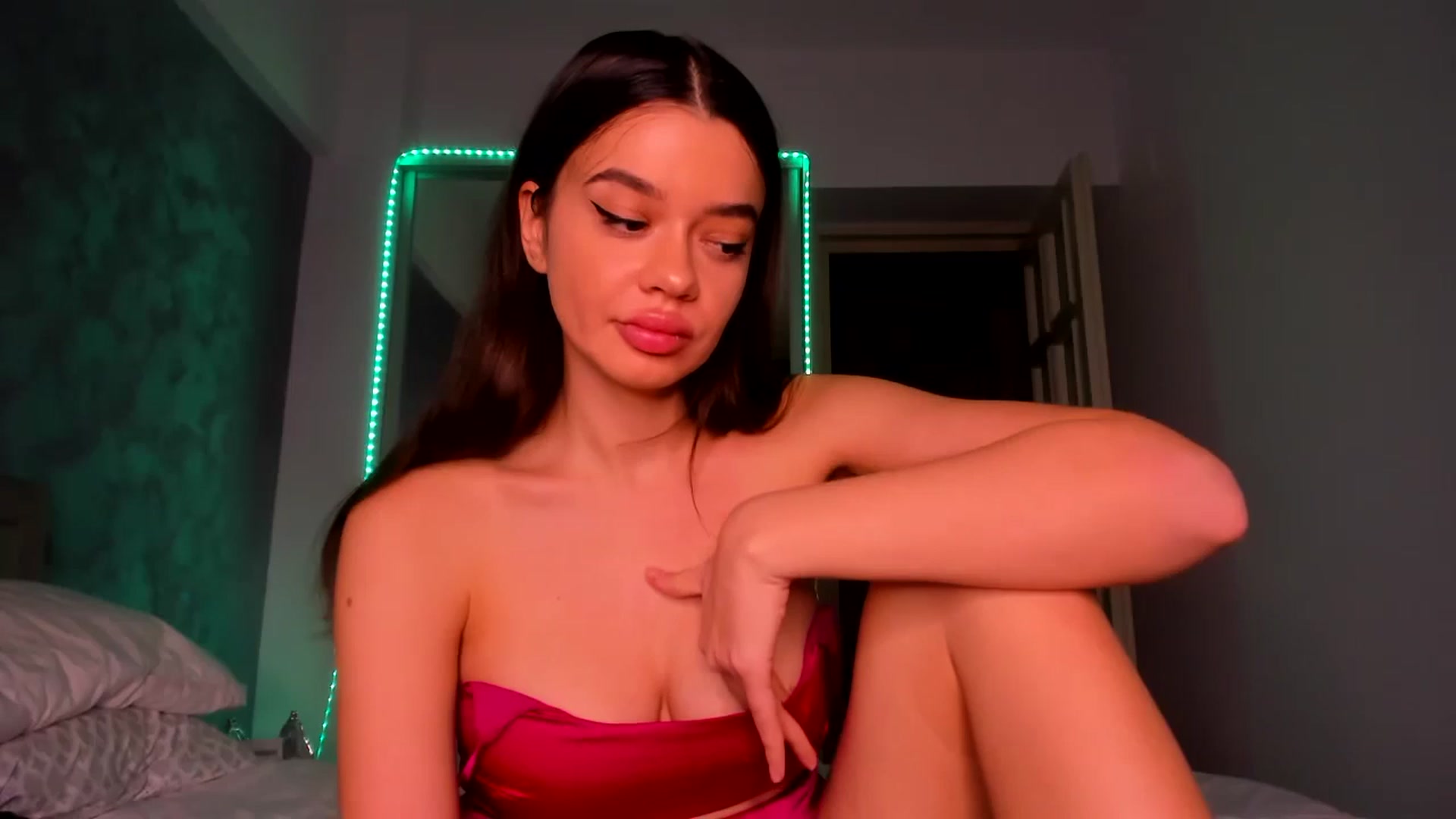 Gallery image thumbnail from Miss_Medyson's myfreecams stream on, 11/08/2024, 19:19 image 17 of 20
