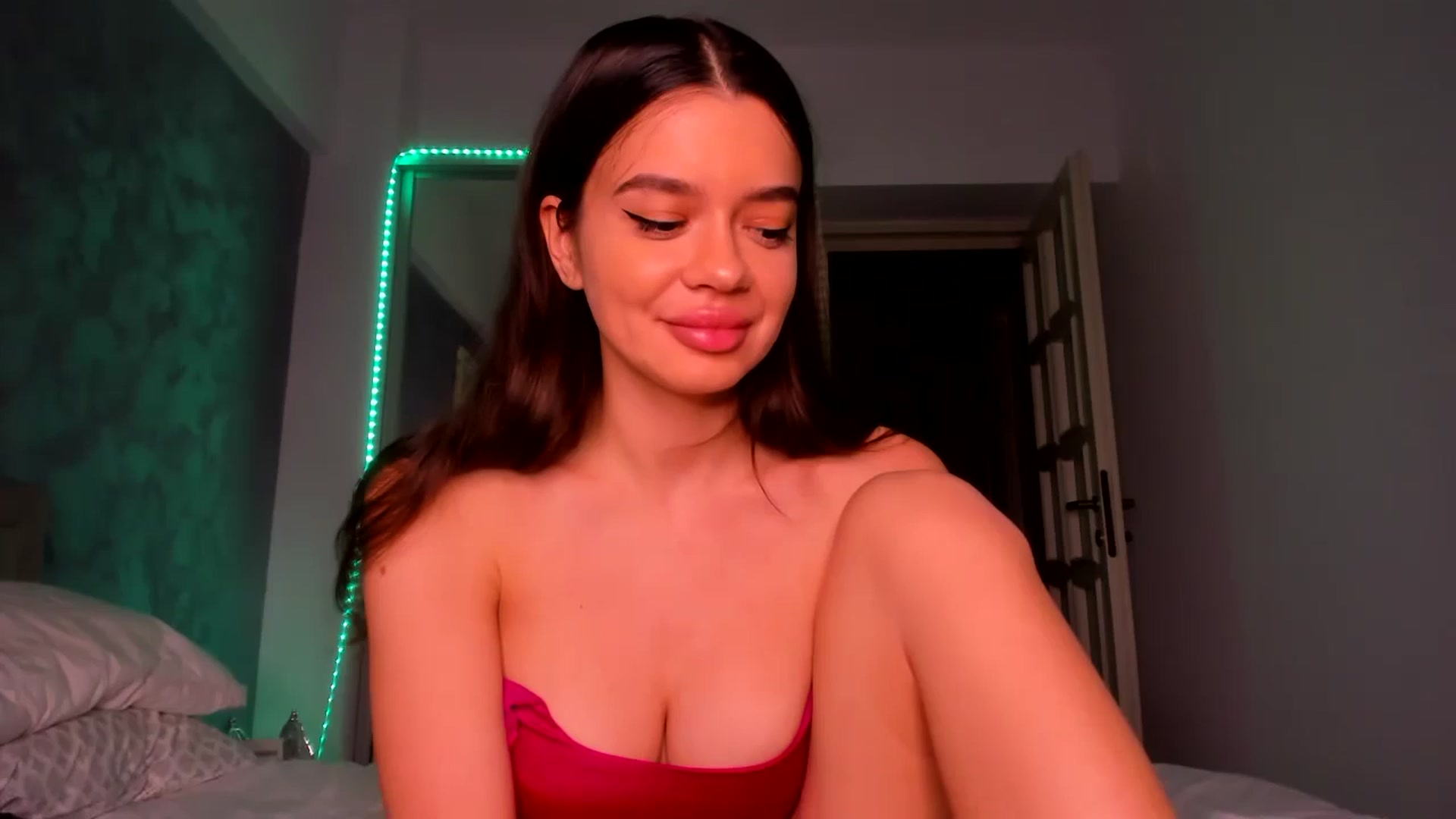 Gallery image thumbnail from Miss_Medyson's myfreecams stream on, 11/08/2024, 19:19 image 18 of 20