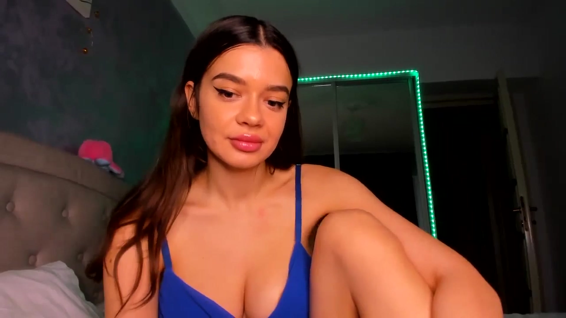 Gallery image thumbnail from Miss_Medyson's myfreecams stream on, 11/11/2024, 13:17 image 8 of 20