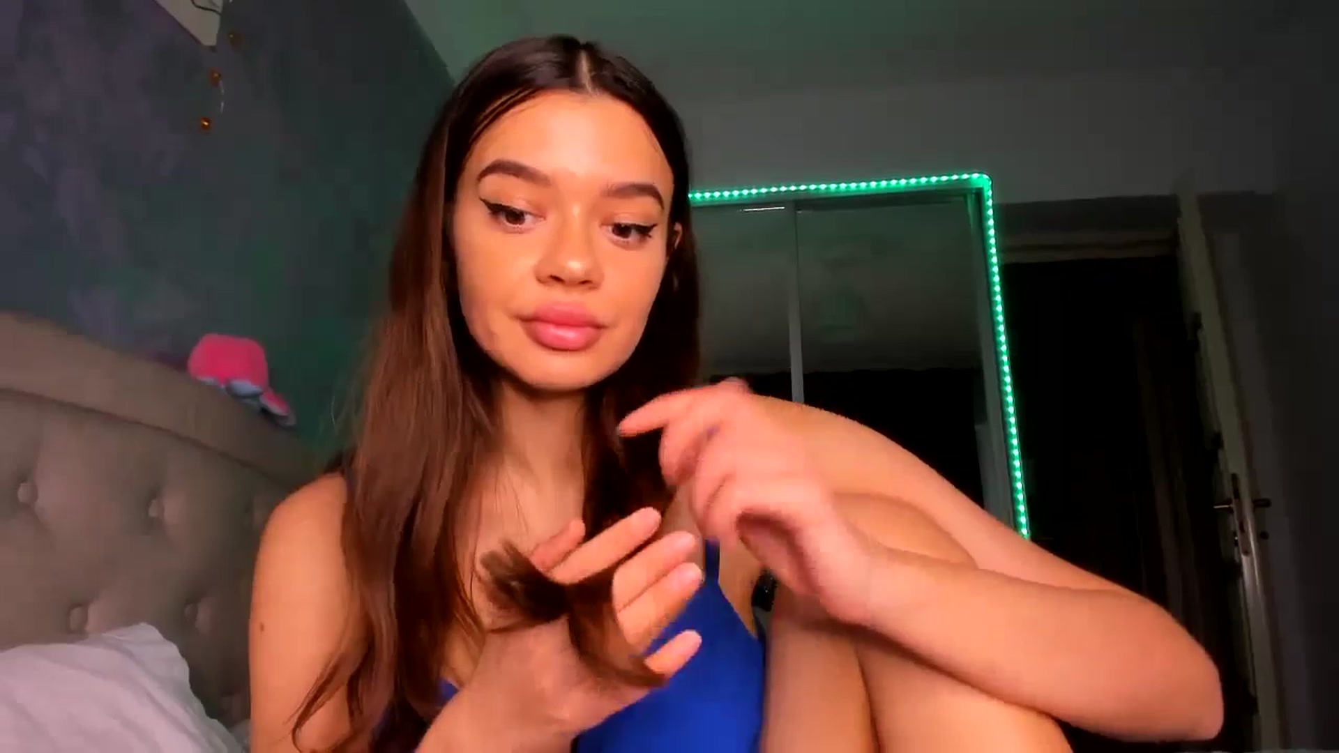 Gallery image thumbnail from Miss_Medyson's myfreecams stream on, 11/11/2024, 13:17 image 7 of 20