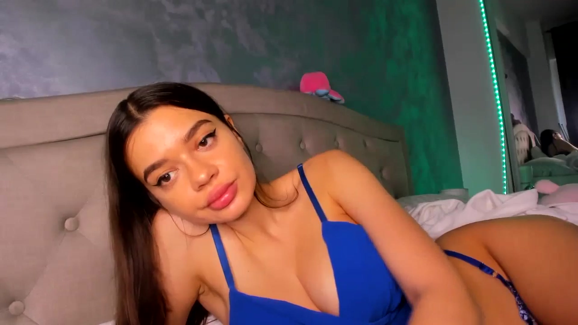 Gallery image thumbnail from Miss_Medyson's myfreecams stream on, 11/11/2024, 13:17 image 4 of 20