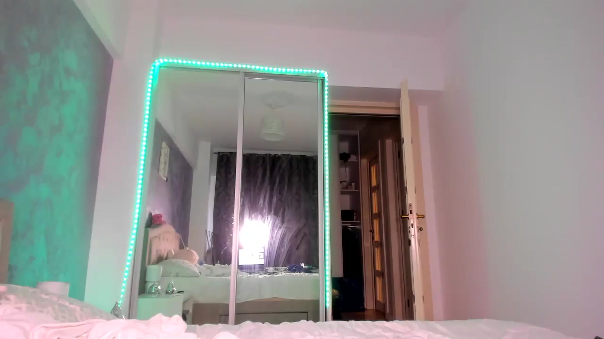 Gallery image thumbnail from Miss_Medyson's myfreecams stream on, 11/11/2024, 13:17 image 18 of 20