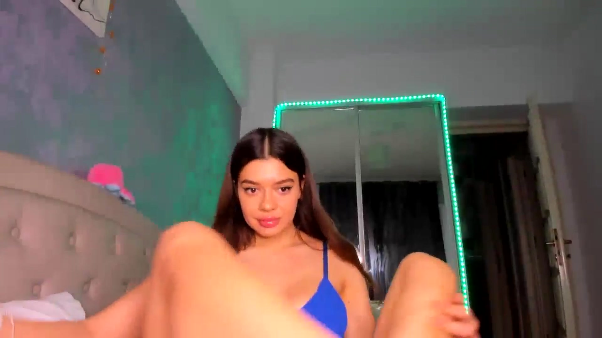 Gallery image thumbnail from Miss_Medyson's myfreecams stream on, 11/11/2024, 13:17 image 9 of 20