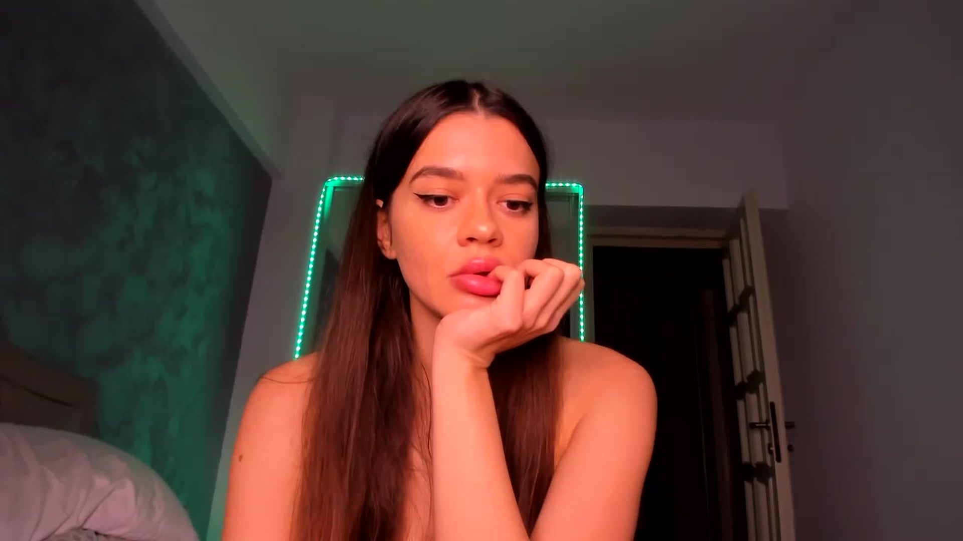 Gallery image thumbnail from Miss_Medyson's myfreecams stream on, 11/12/2024, 19:30 image 4 of 20