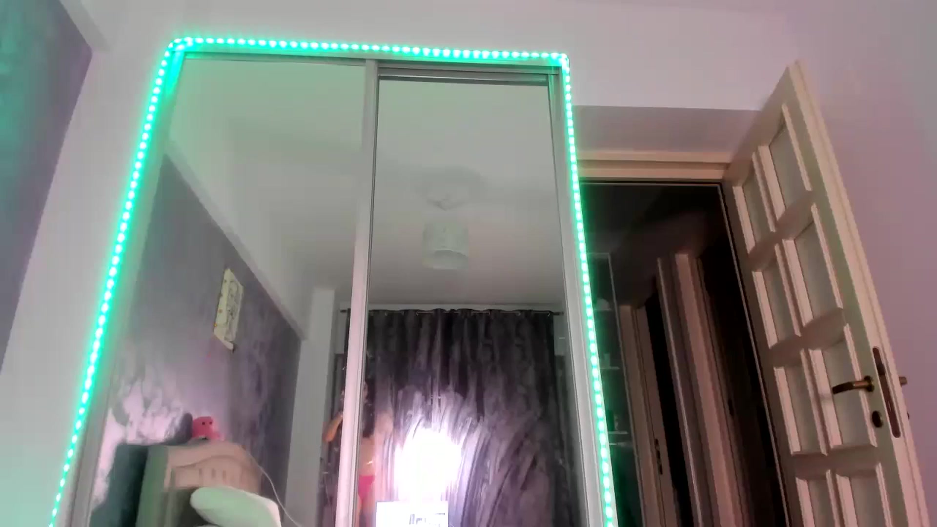 Gallery image thumbnail from Miss_Medyson's myfreecams stream on, 11/12/2024, 19:30 image 19 of 20