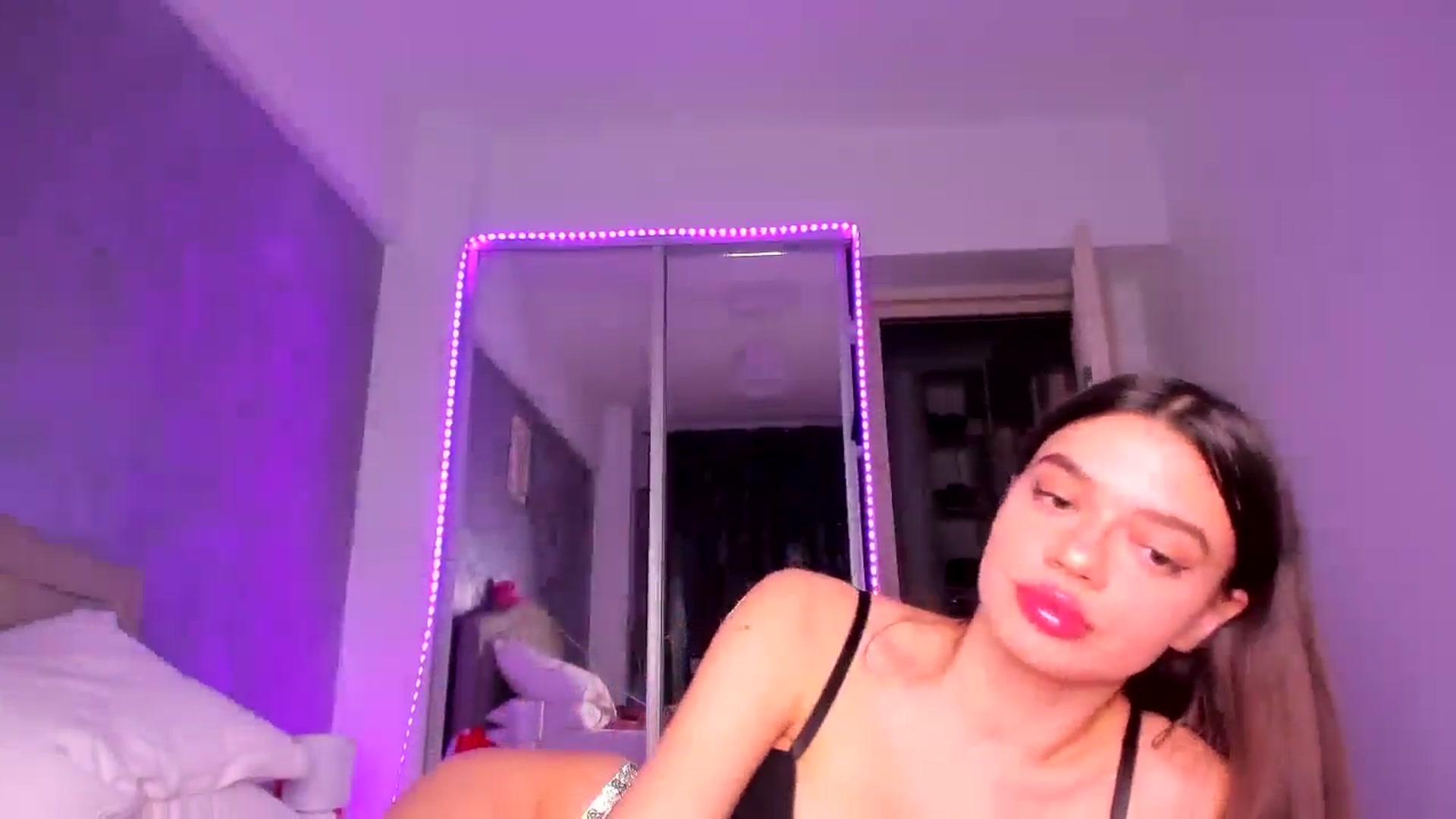 Gallery image thumbnail from Miss_Medyson's myfreecams stream on, 11/16/2024, 18:49 image 9 of 20
