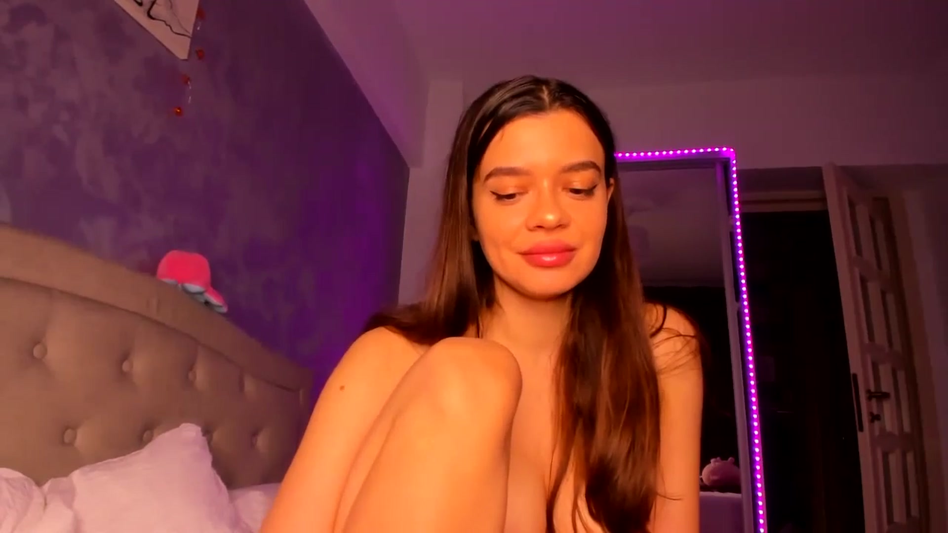 Gallery image thumbnail from Miss_Medyson's myfreecams stream on, 11/17/2024, 16:45 image 7 of 20
