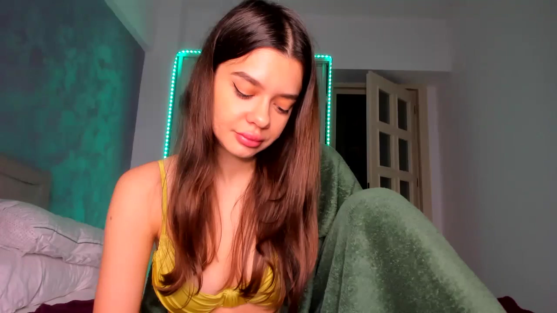 Gallery image thumbnail from Miss_Medyson's myfreecams stream on, 11/20/2024, 17:51 image 18 of 20