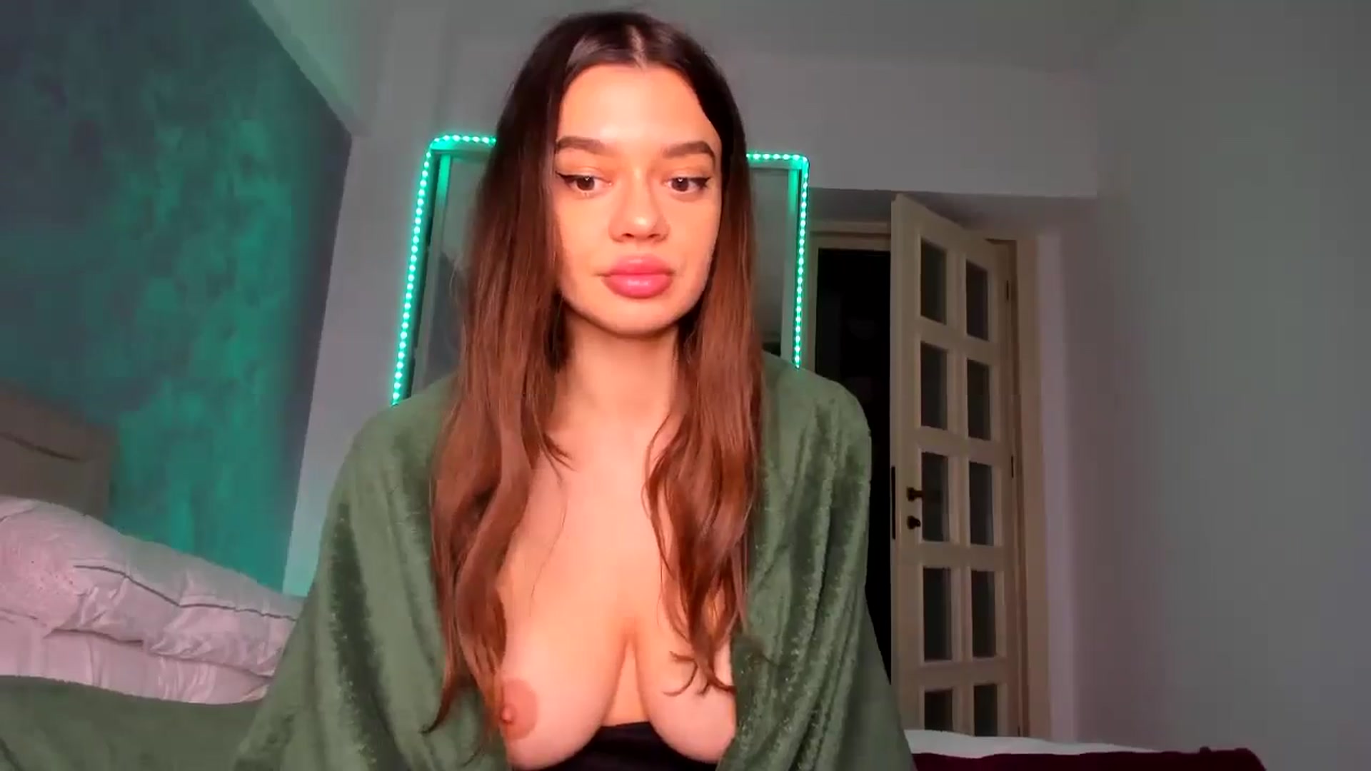 Gallery image thumbnail from Miss_Medyson's myfreecams stream on, 11/20/2024, 17:51 image 12 of 20
