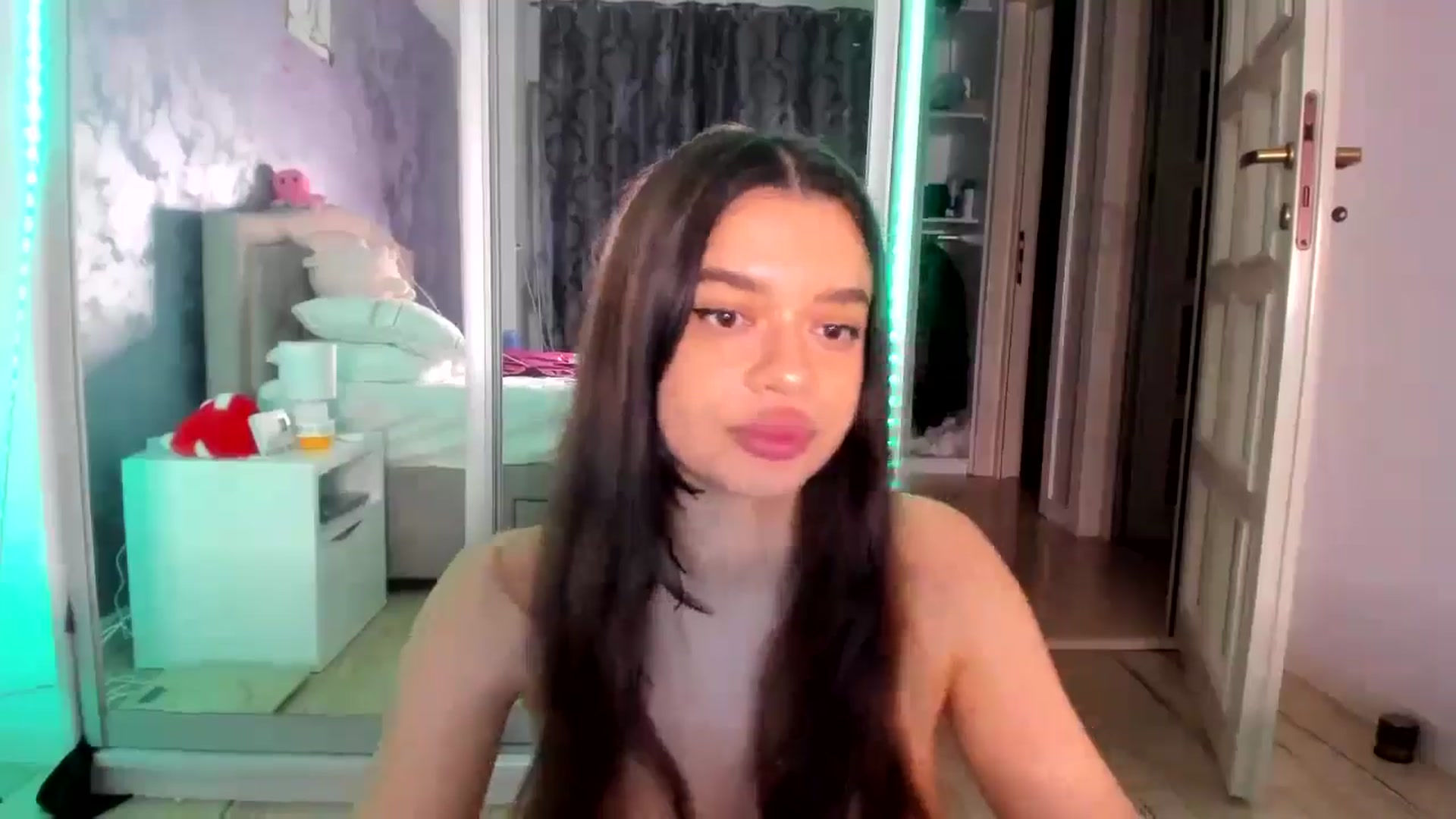 Gallery image thumbnail from Miss_Medyson's myfreecams stream on, 11/21/2024, 19:14 image 18 of 20