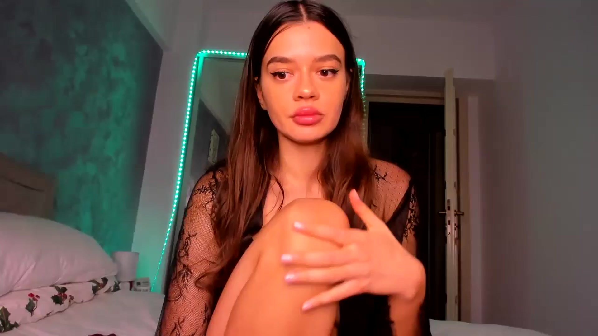 Gallery image thumbnail from Miss_Medyson's myfreecams stream on, 11/23/2024, 21:08 image 10 of 20
