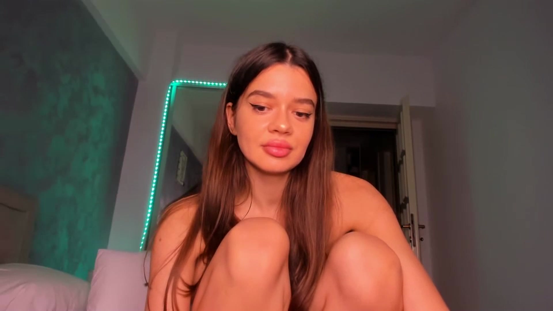Gallery image thumbnail from Miss_Medyson's myfreecams stream on, 11/25/2024, 19:51 image 19 of 20