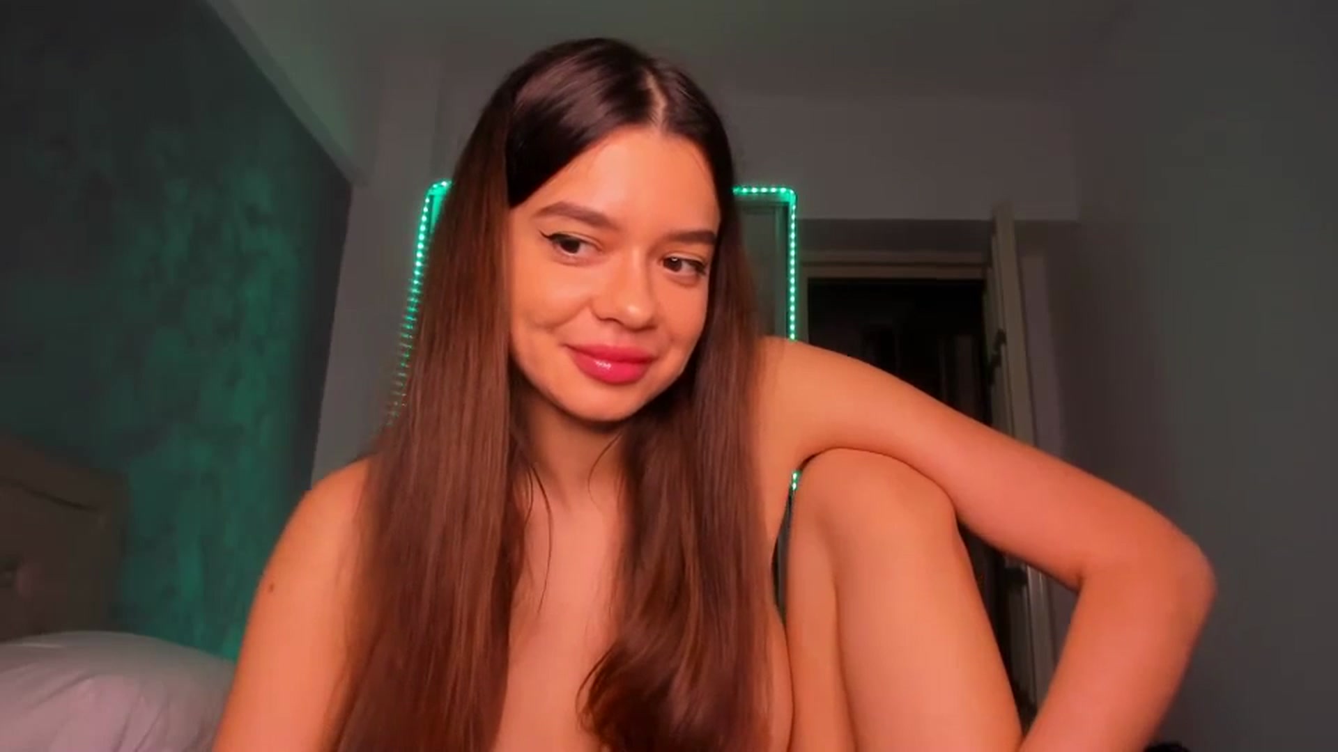 Gallery image thumbnail from Miss_Medyson's myfreecams stream on, 11/25/2024, 20:43 image 16 of 20