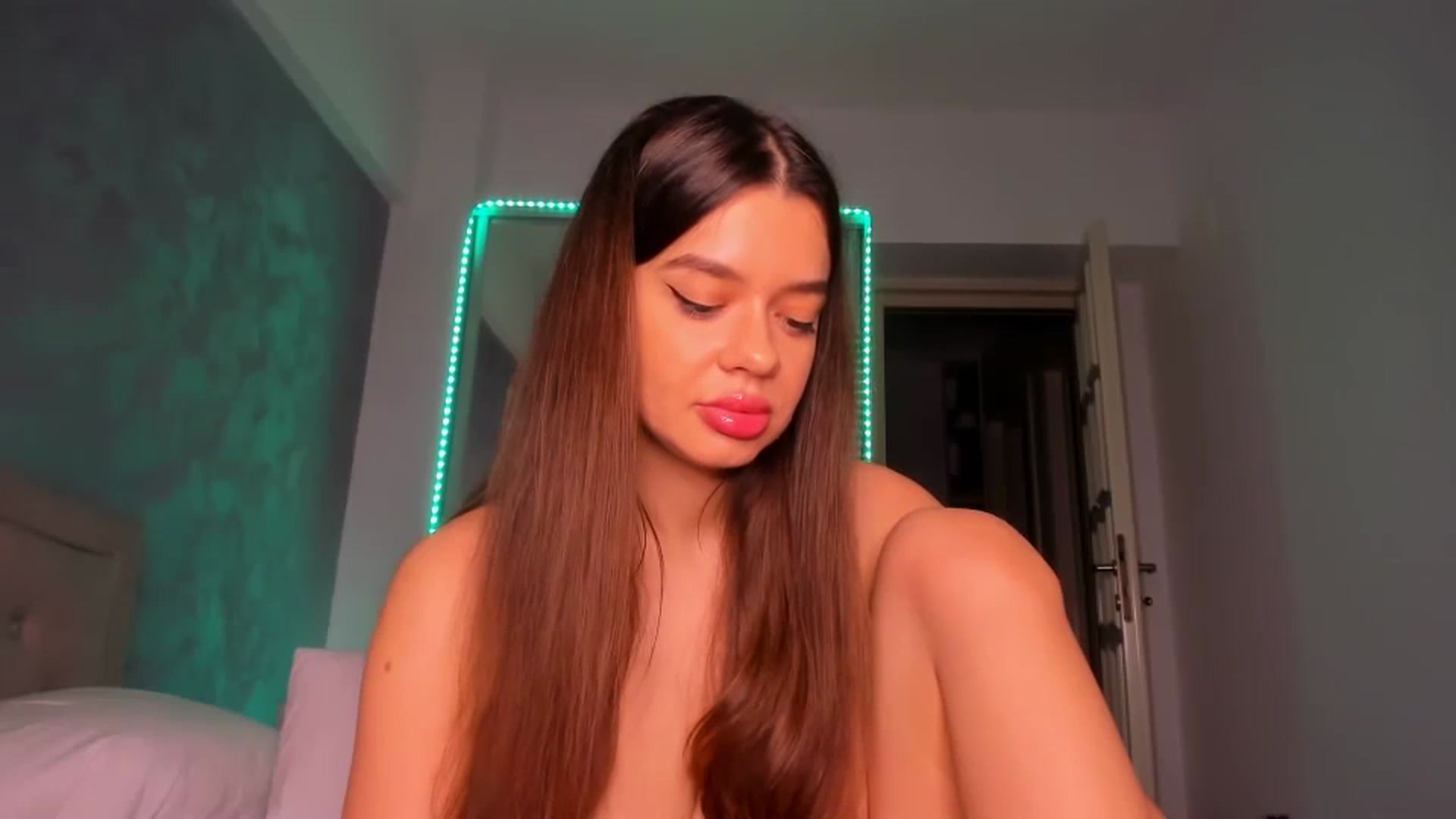 Gallery image thumbnail from Miss_Medyson's myfreecams stream on, 11/25/2024, 20:43 image 19 of 20
