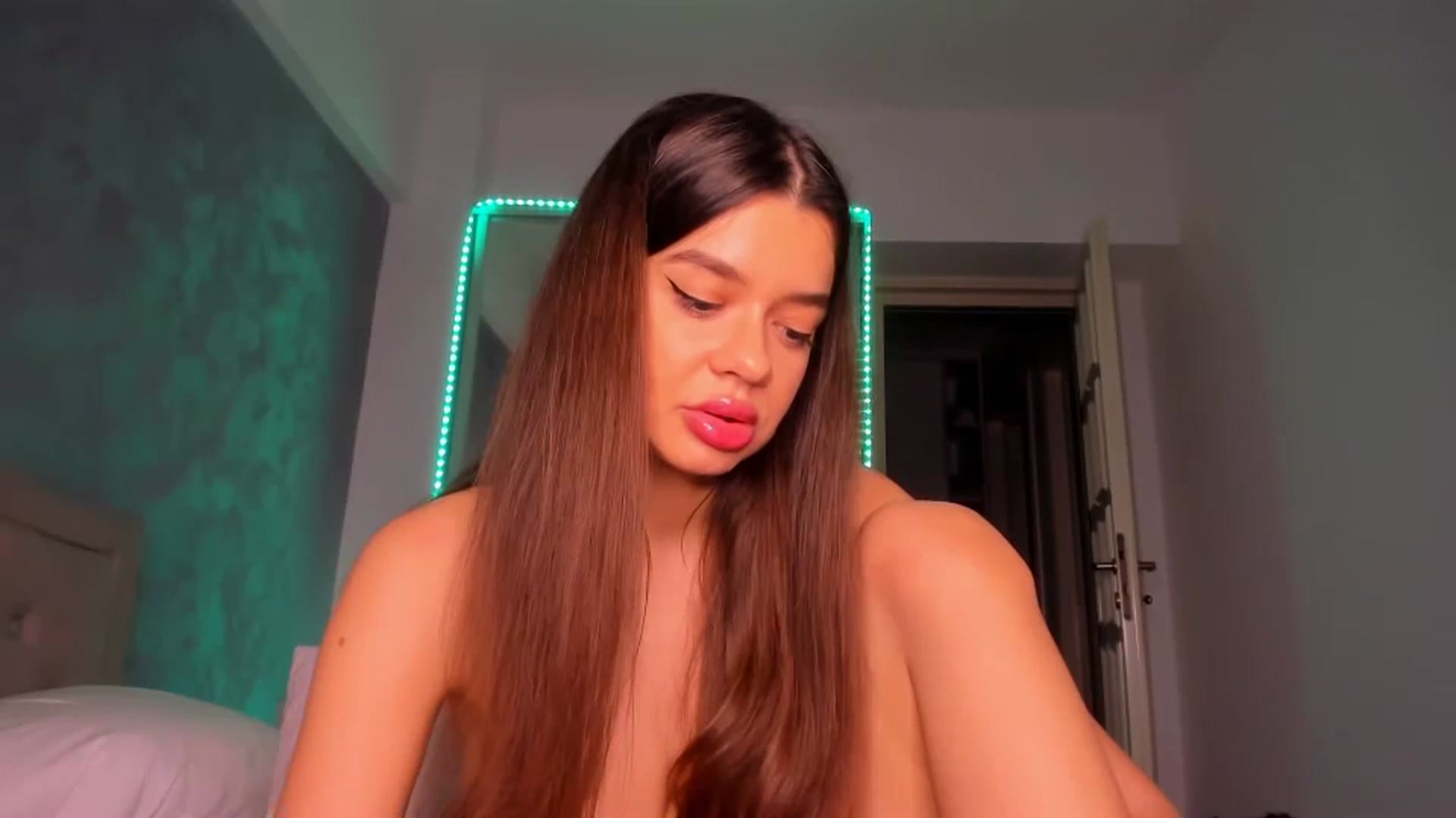 Gallery image thumbnail from Miss_Medyson's myfreecams stream on, 11/25/2024, 20:43 image 20 of 20