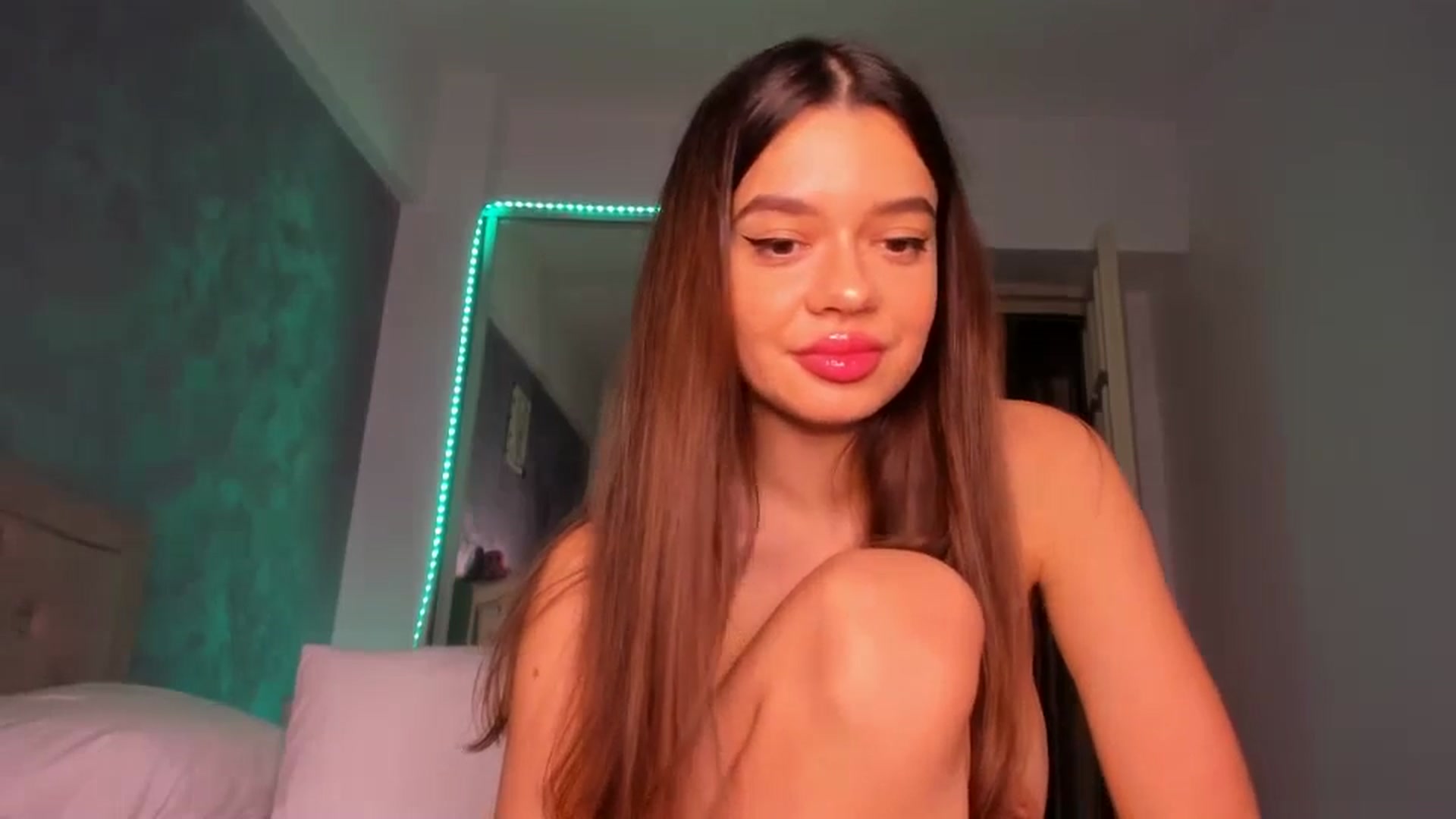 Gallery image thumbnail from Miss_Medyson's myfreecams stream on, 11/25/2024, 20:43 image 11 of 20