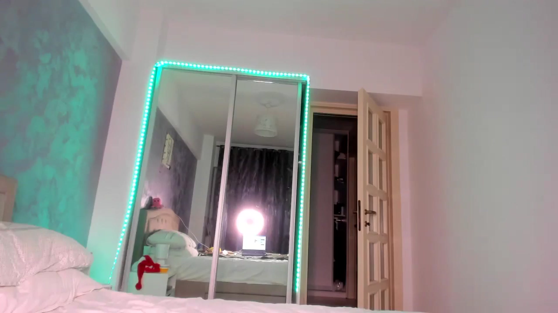 Gallery image thumbnail from Miss_Medyson's myfreecams stream on, 11/29/2024, 19:57 image 9 of 20