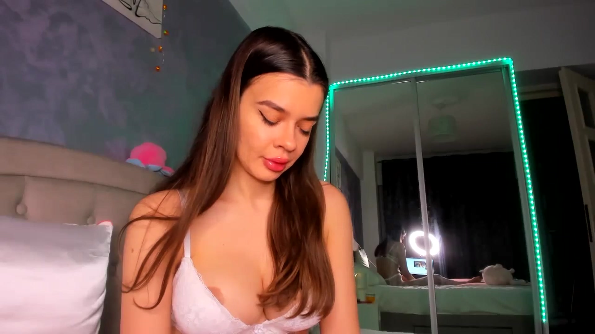 Gallery image thumbnail from Miss_Medyson's myfreecams stream on, 12/11/2024, 17:02 image 2 of 20
