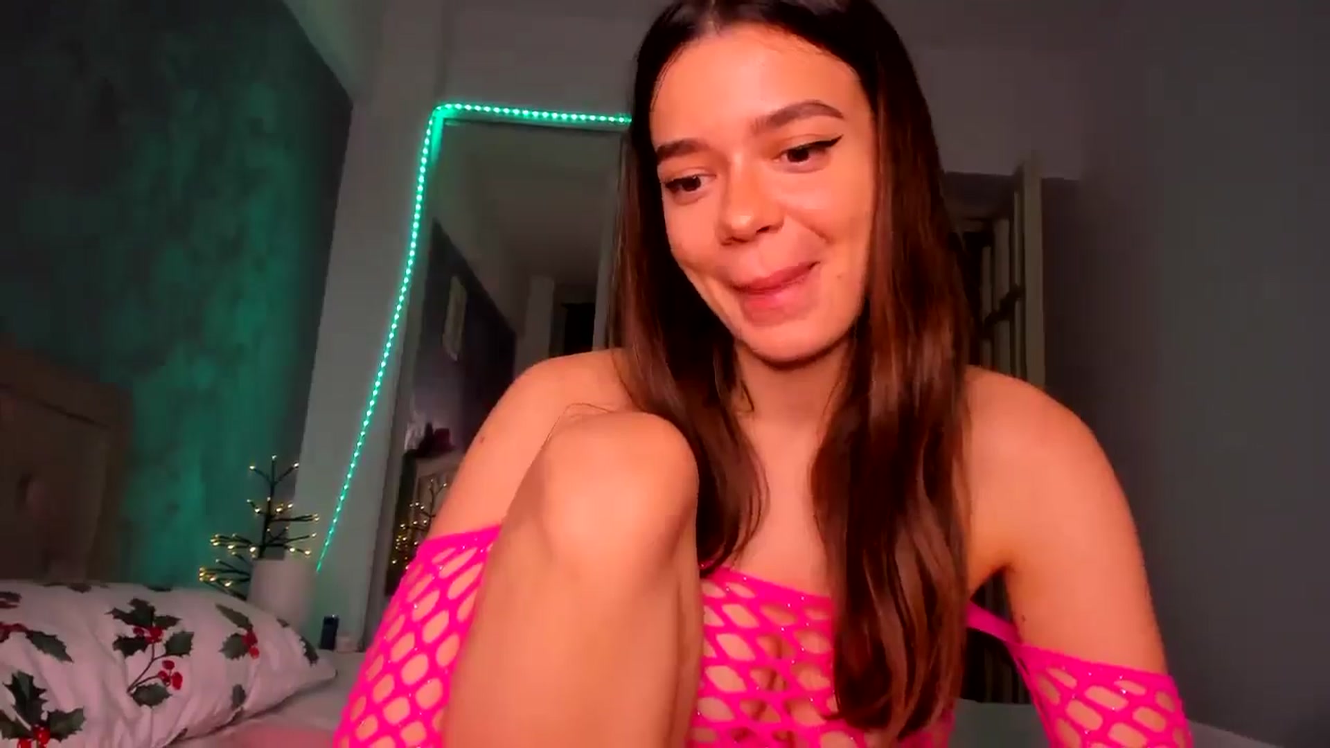 Gallery image thumbnail from Miss_Medyson's myfreecams stream on, 12/14/2024, 19:47 image 14 of 20