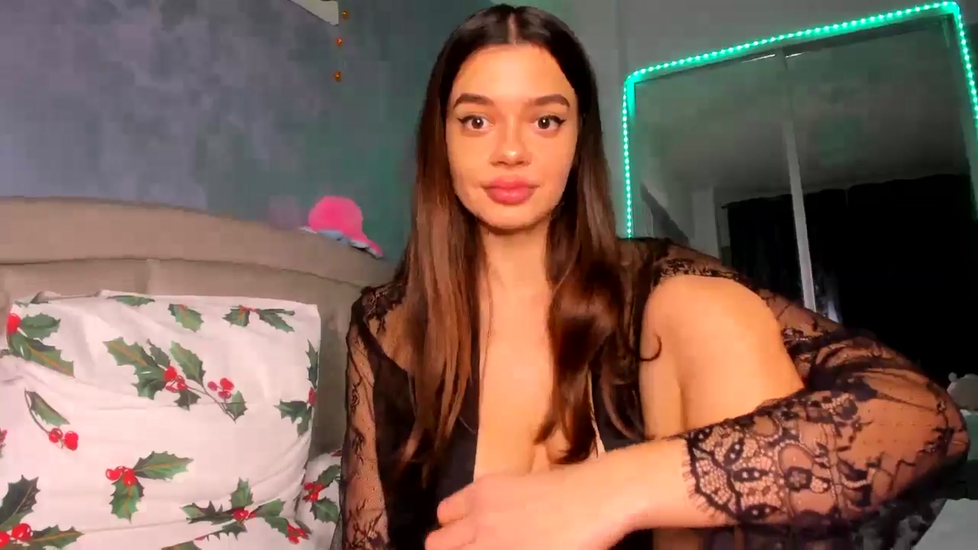Gallery image thumbnail from Miss_Medyson's myfreecams stream on, 12/18/2024, 19:38 image 18 of 20