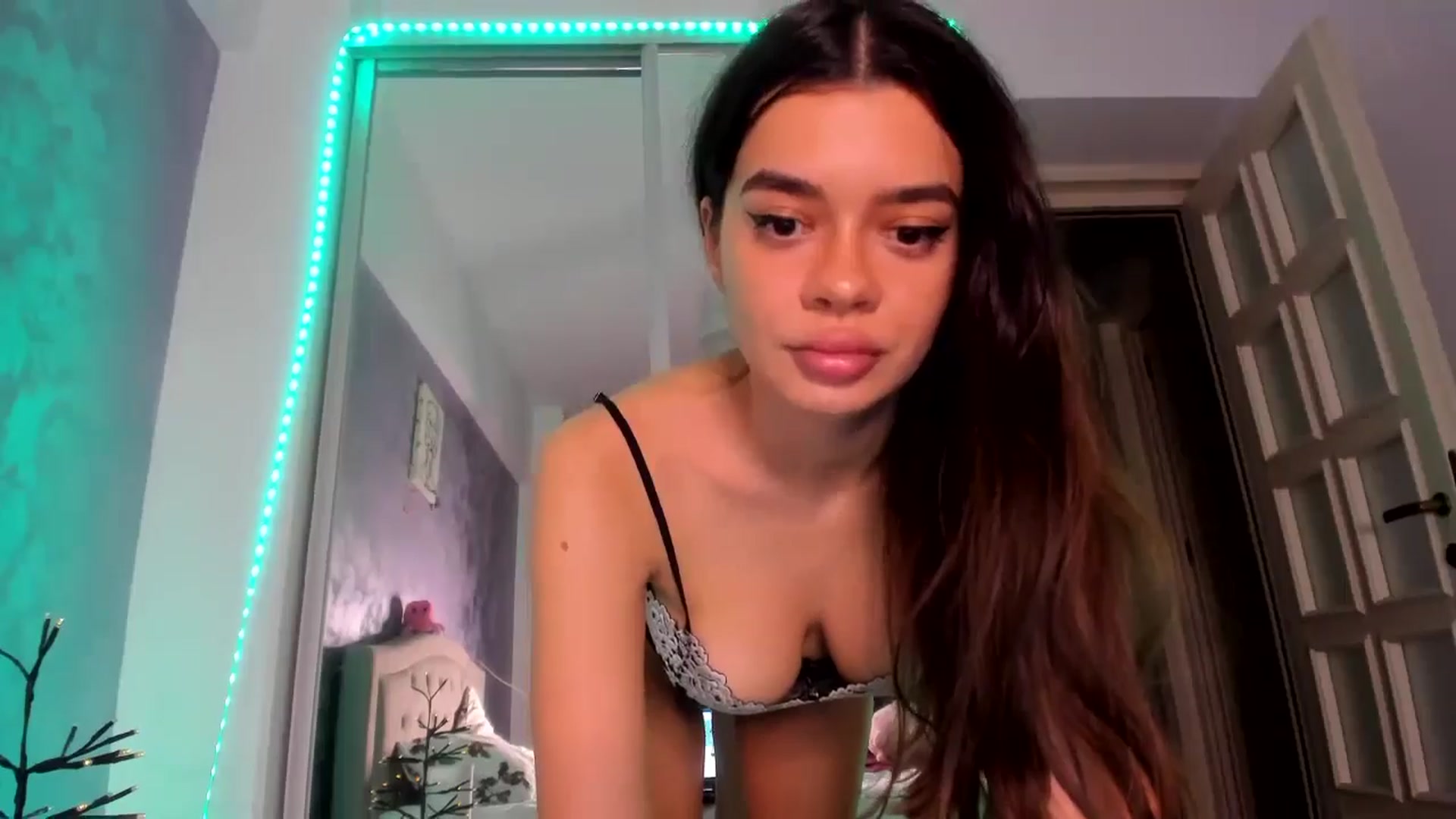 Gallery image thumbnail from Miss_Medyson's myfreecams stream on, 12/20/2024, 20:02 image 10 of 20