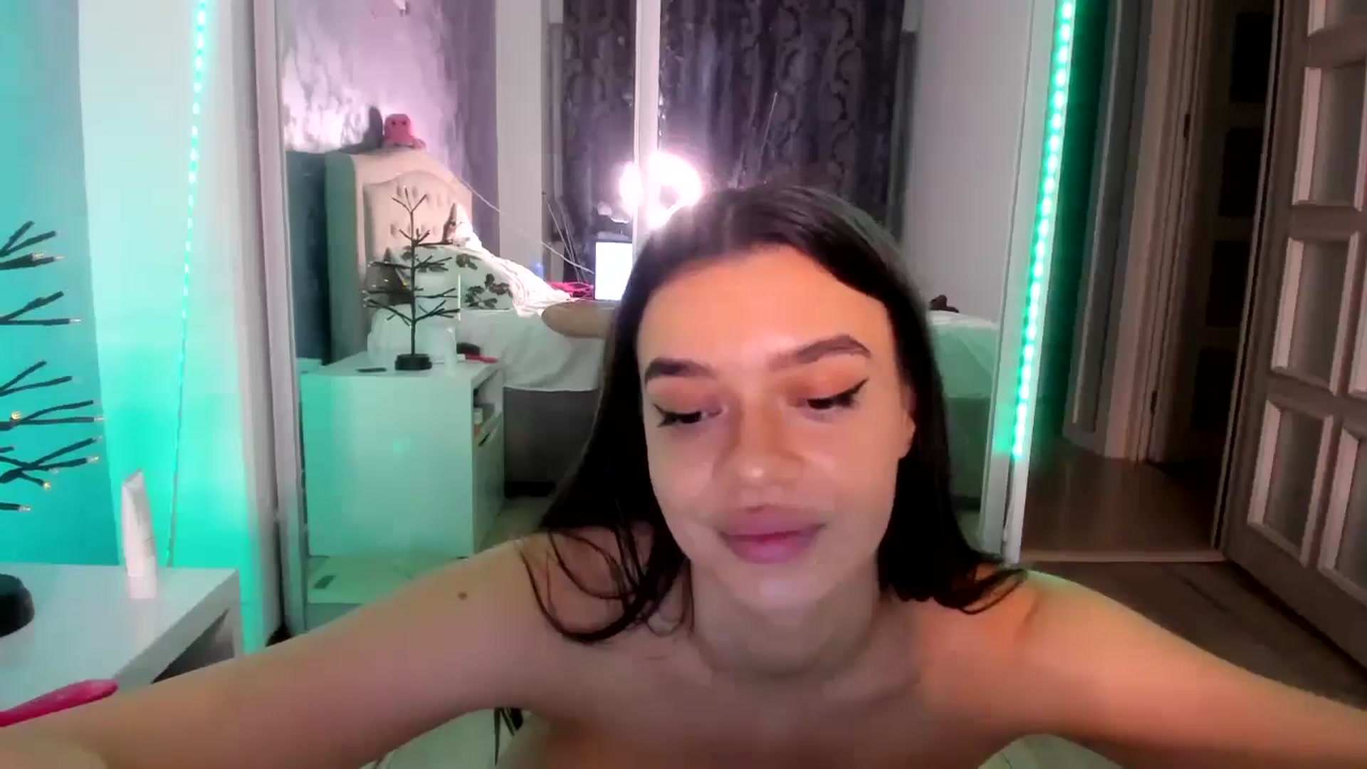 Gallery image thumbnail from Miss_Medyson's myfreecams stream on, 12/20/2024, 20:02 image 20 of 20