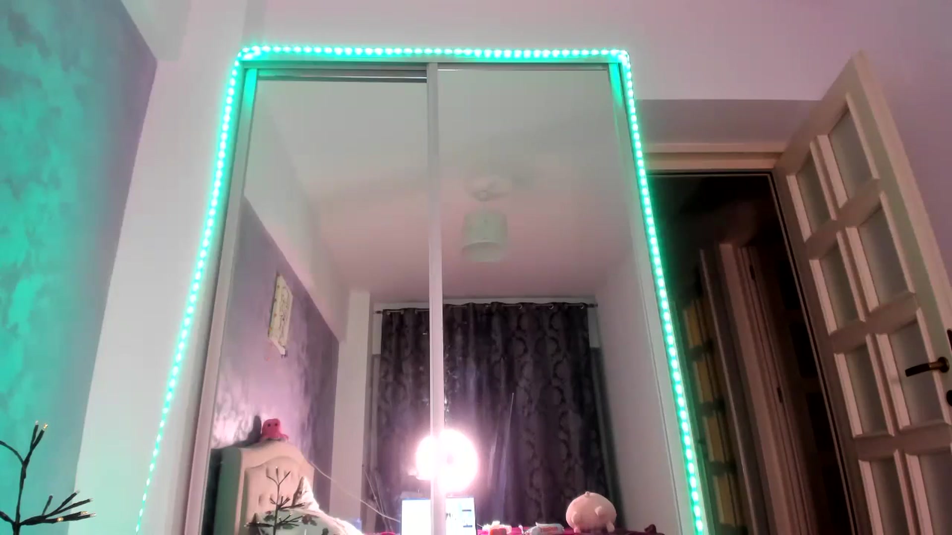 Gallery image thumbnail from Miss_Medyson's myfreecams stream on, 12/20/2024, 20:02 image 12 of 20