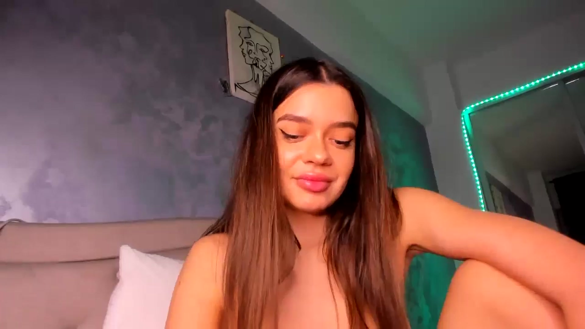 Gallery image thumbnail from Miss_Medyson's myfreecams stream on, 12/21/2024, 22:19 image 6 of 20