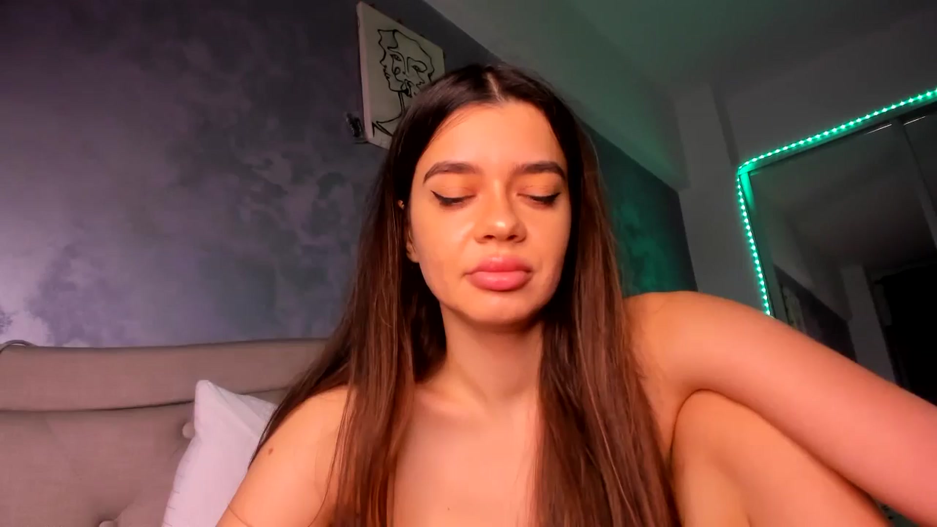 Gallery image thumbnail from Miss_Medyson's myfreecams stream on, 12/21/2024, 22:19 image 8 of 20