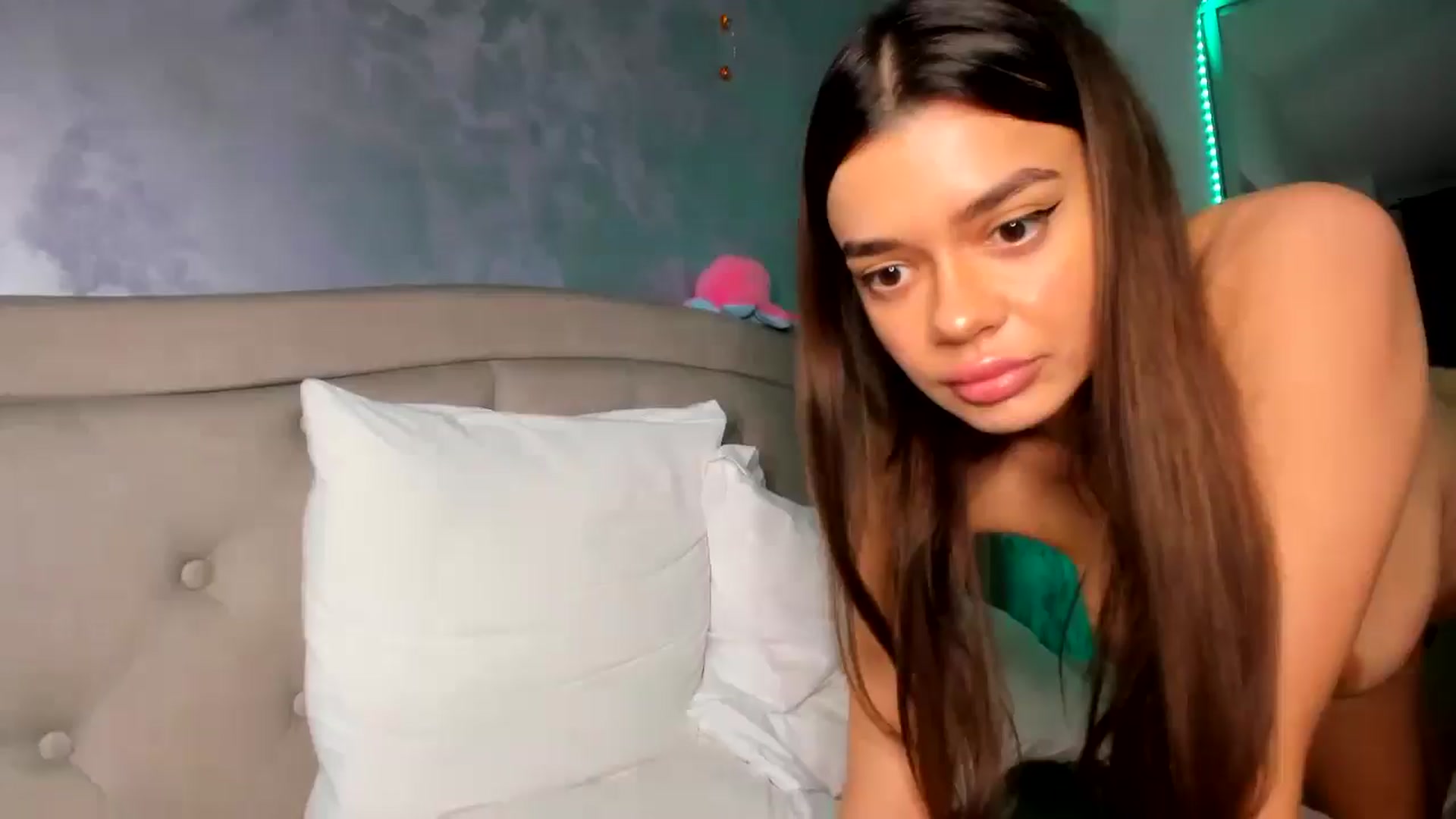 Gallery image thumbnail from Miss_Medyson's myfreecams stream on, 12/22/2024, 20:07 image 16 of 20