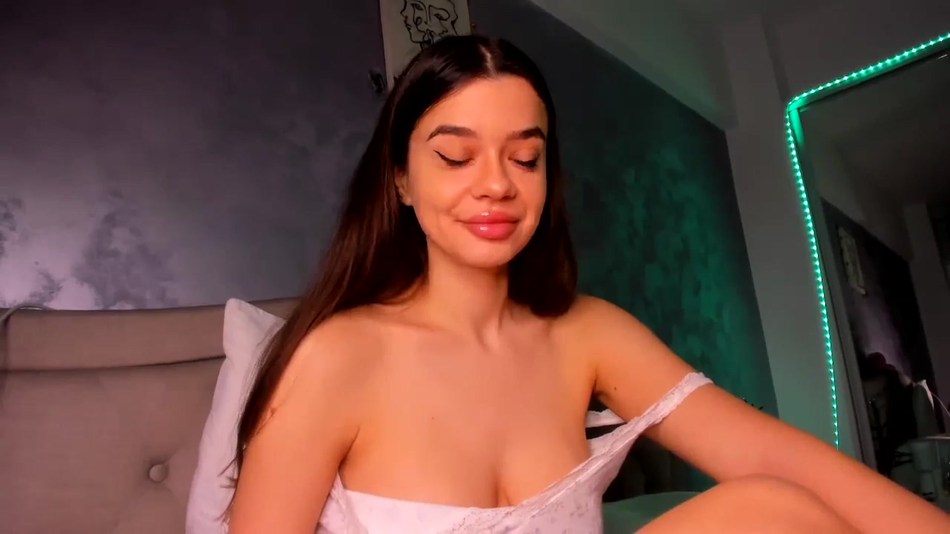 Gallery image thumbnail from Miss_Medyson's myfreecams stream on, 12/26/2024, 11:14 image 5 of 20