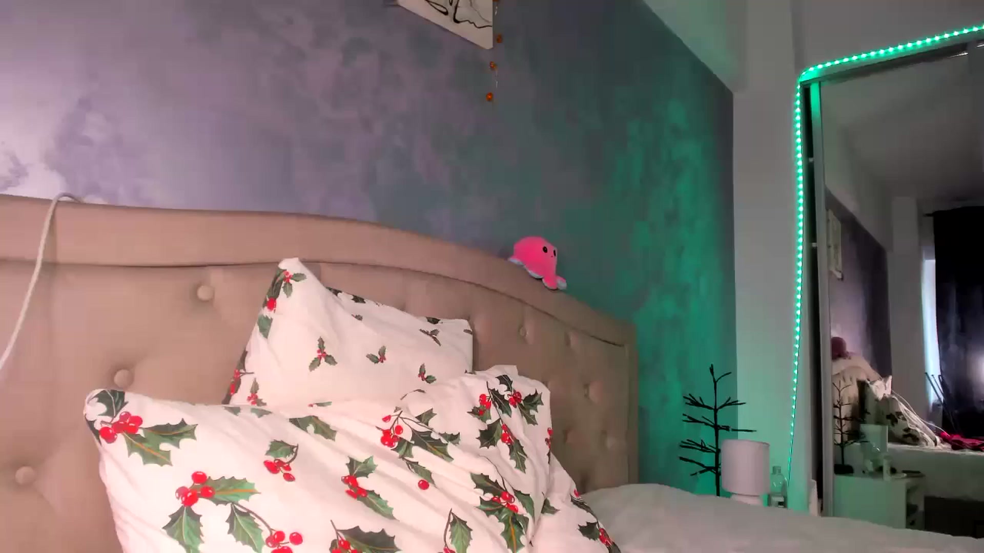 Gallery image thumbnail from Miss_Medyson's myfreecams stream on, 01/04/2025, 11:14 image 1 of 20