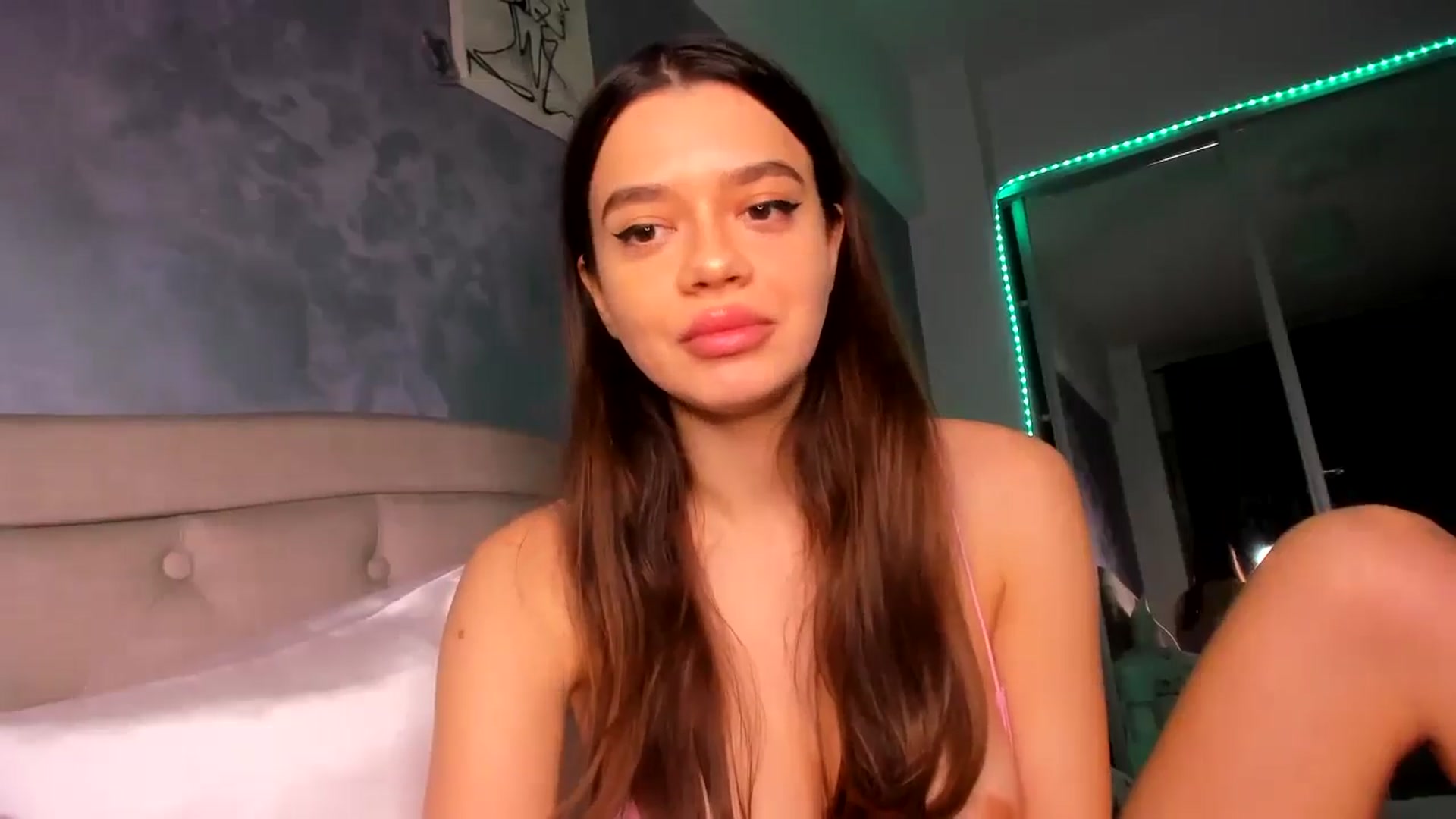 Gallery image thumbnail from Miss_Medyson's myfreecams stream on, 01/14/2025, 20:43 image 6 of 20