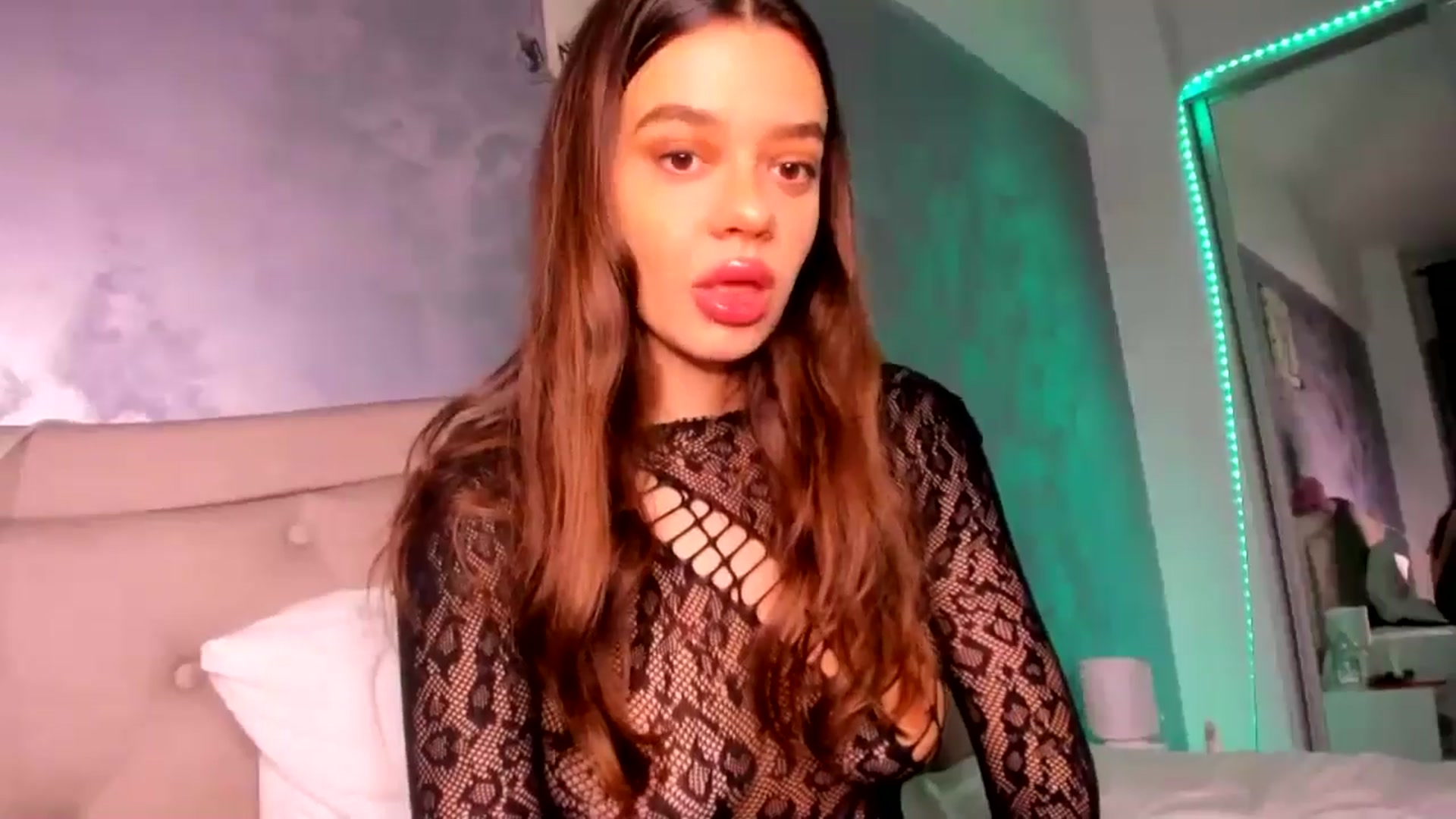 Gallery image thumbnail from Miss_Medyson's myfreecams stream on, 01/20/2025, 16:11 image 16 of 20